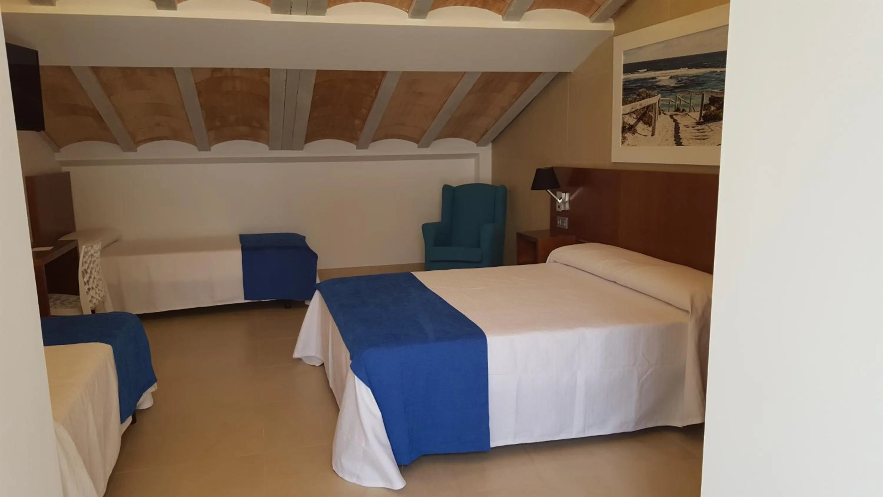 Photo of the whole room in HOTEL ISLA PLANA