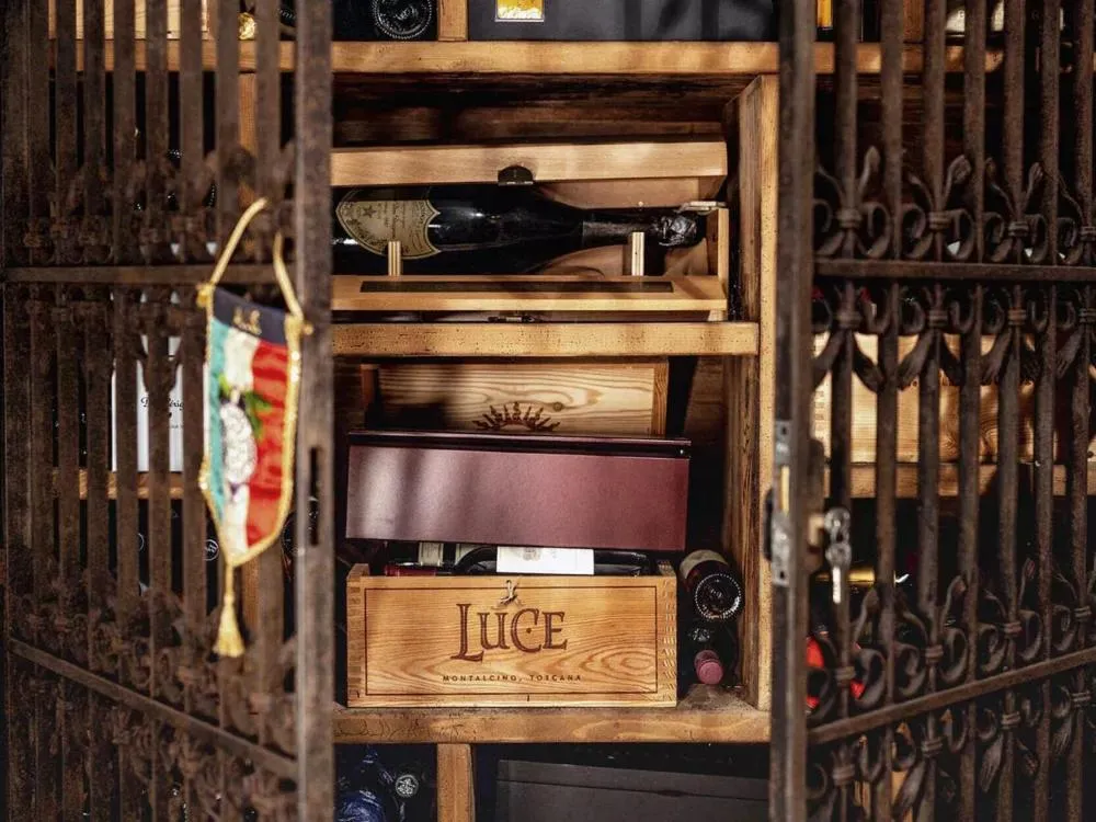 Restaurant/places to eat in Monaco Sport Hotel