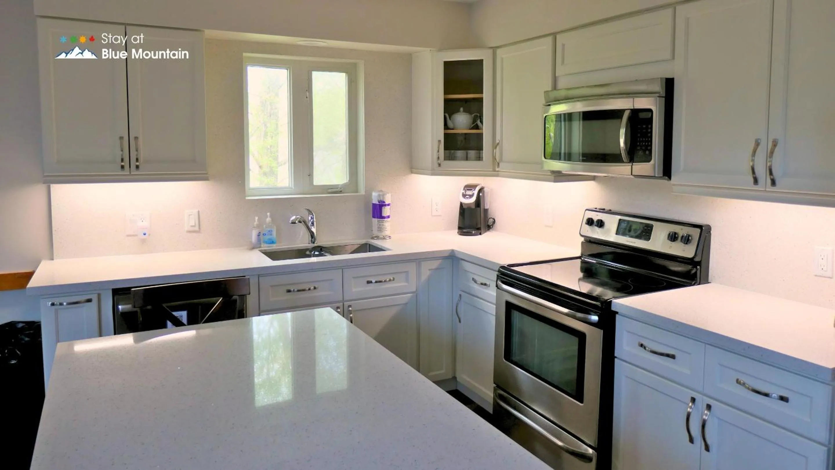 Kitchen or kitchenette in Summit Ridge 1
