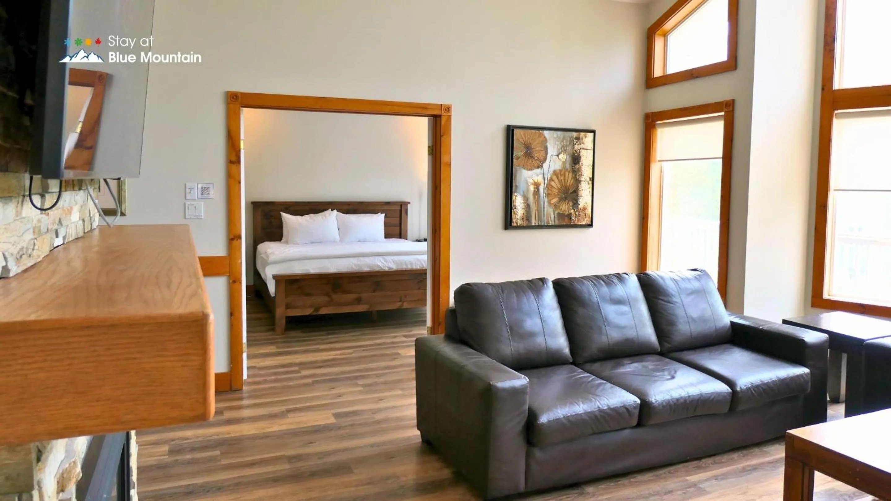 Living room in Summit Ridge 1