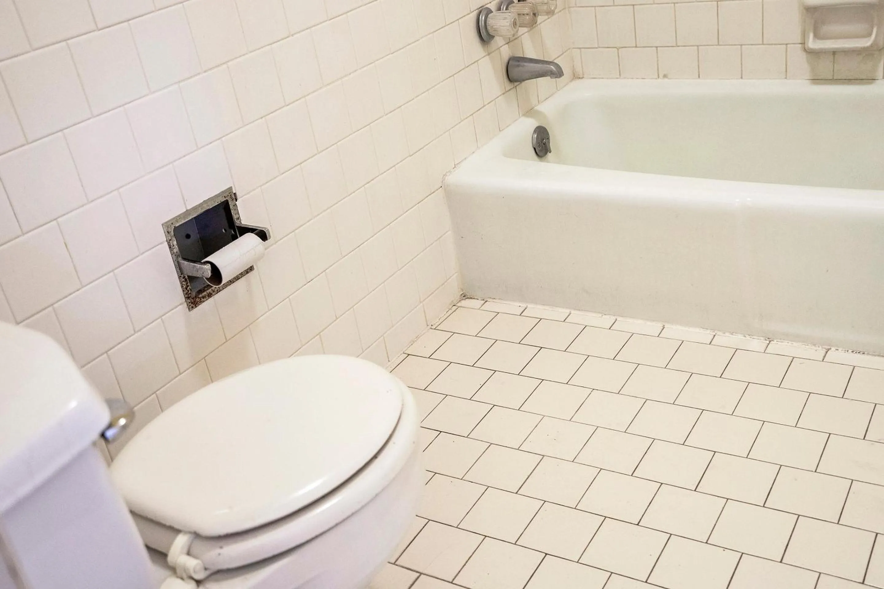 Bathroom in OYO Hotel Opp AL, Floral Hwy