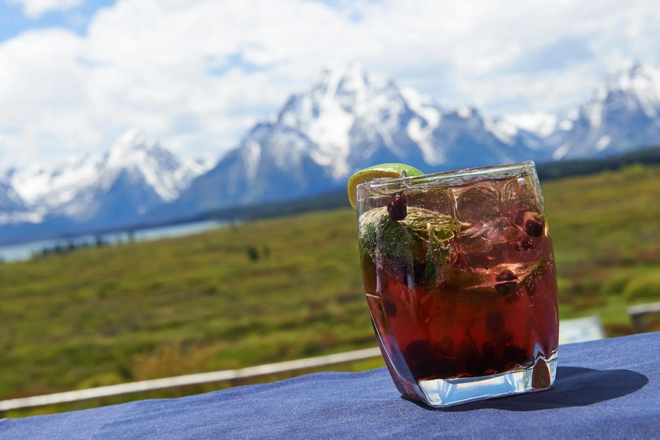 Lounge or bar in Jackson Lake Lodge