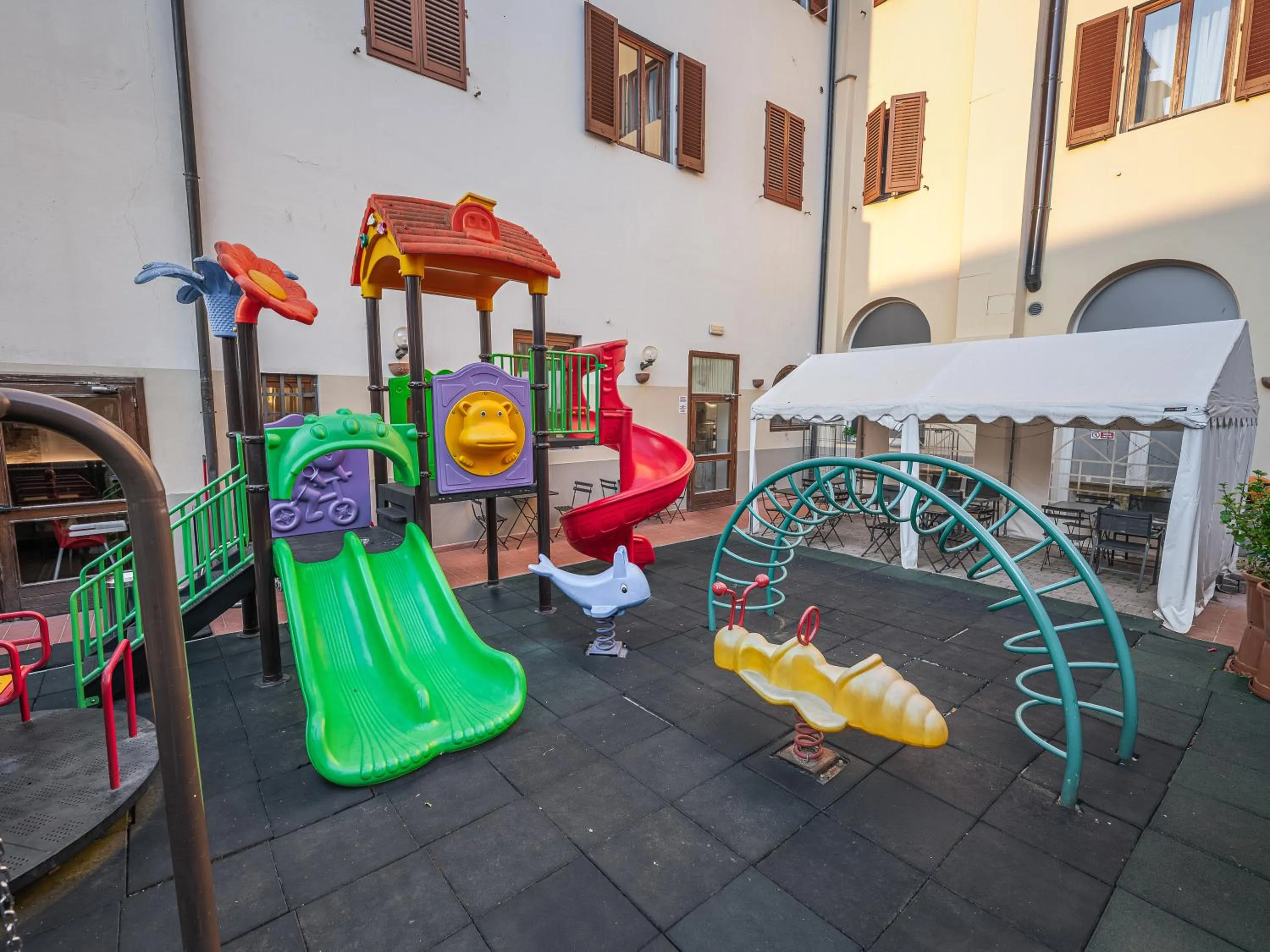 Inner courtyard view in Hotel Mia Cara & Spa