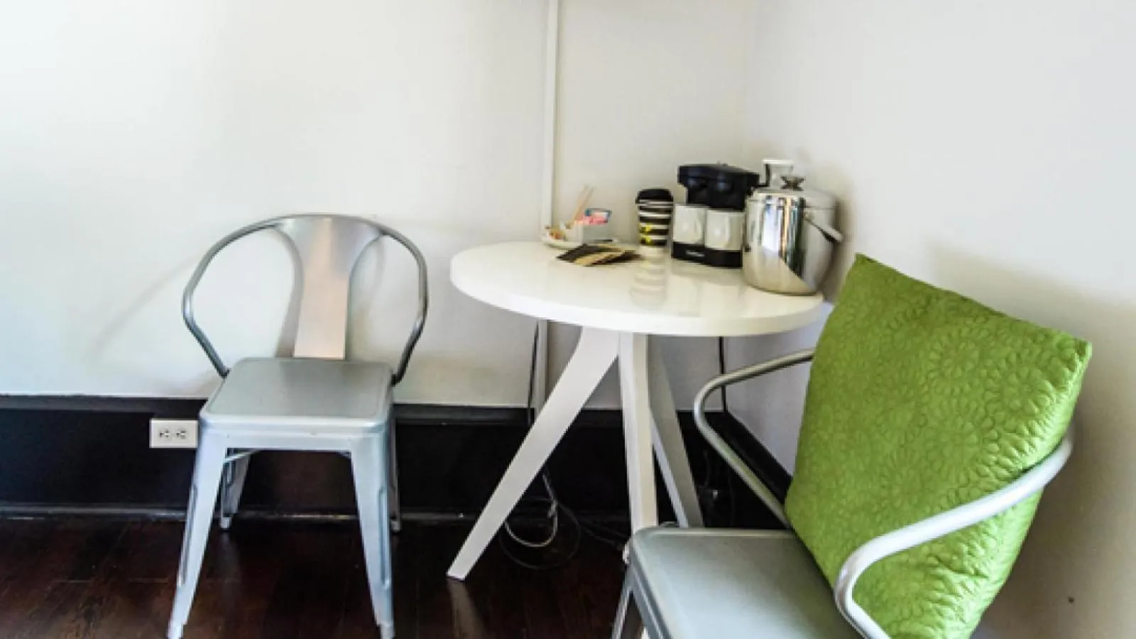 Seating area in Hotel Giles