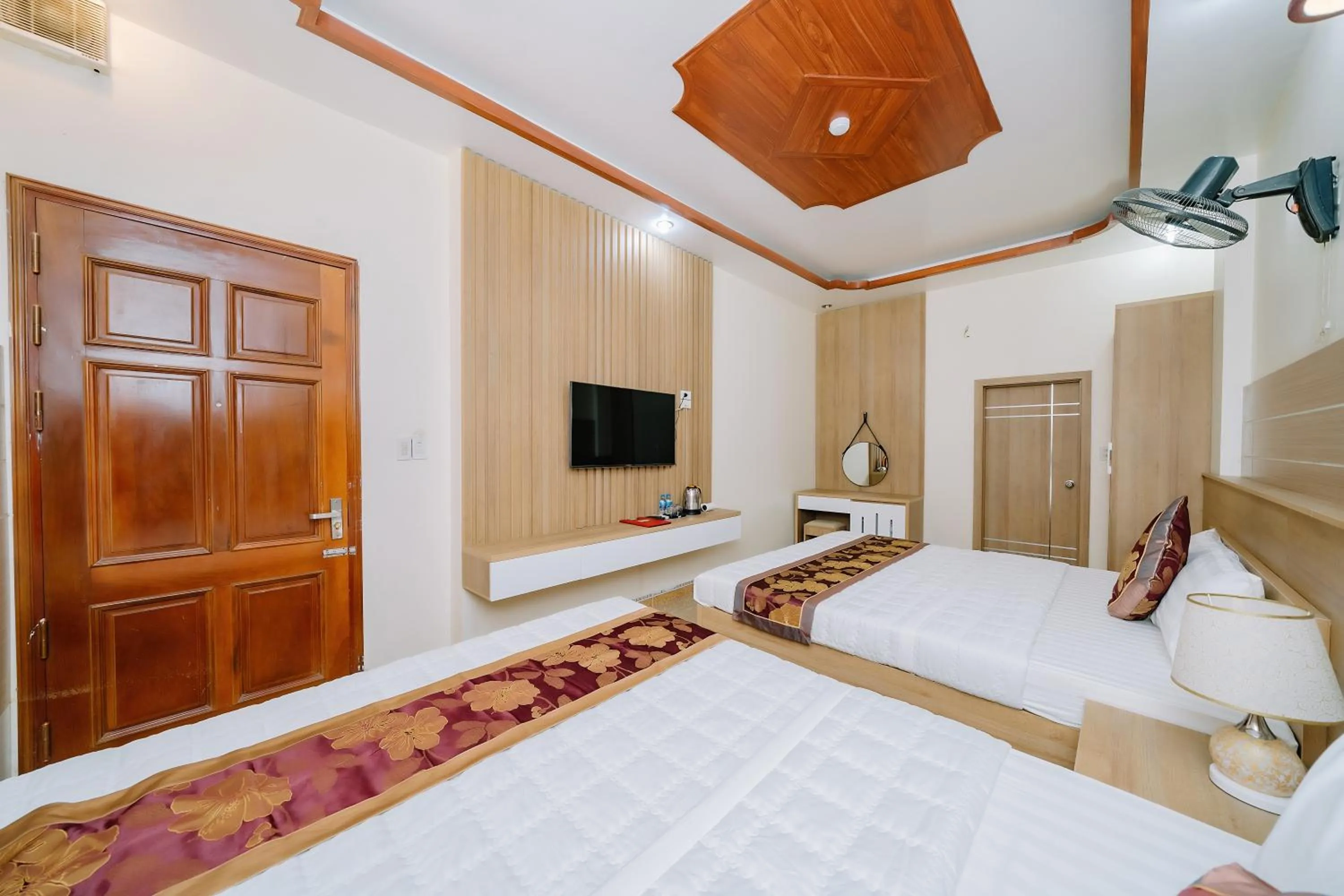 Bed in My Ngoc Hotel