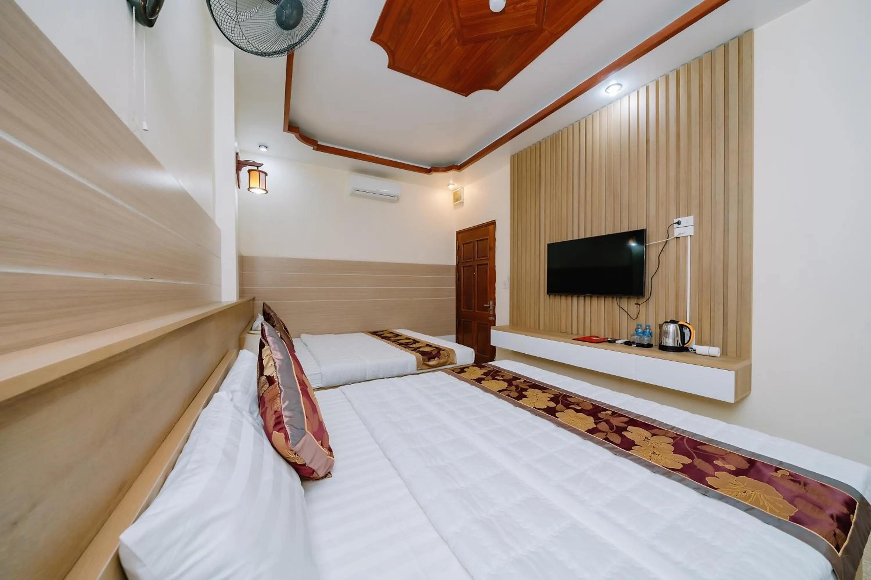 Bed in My Ngoc Hotel