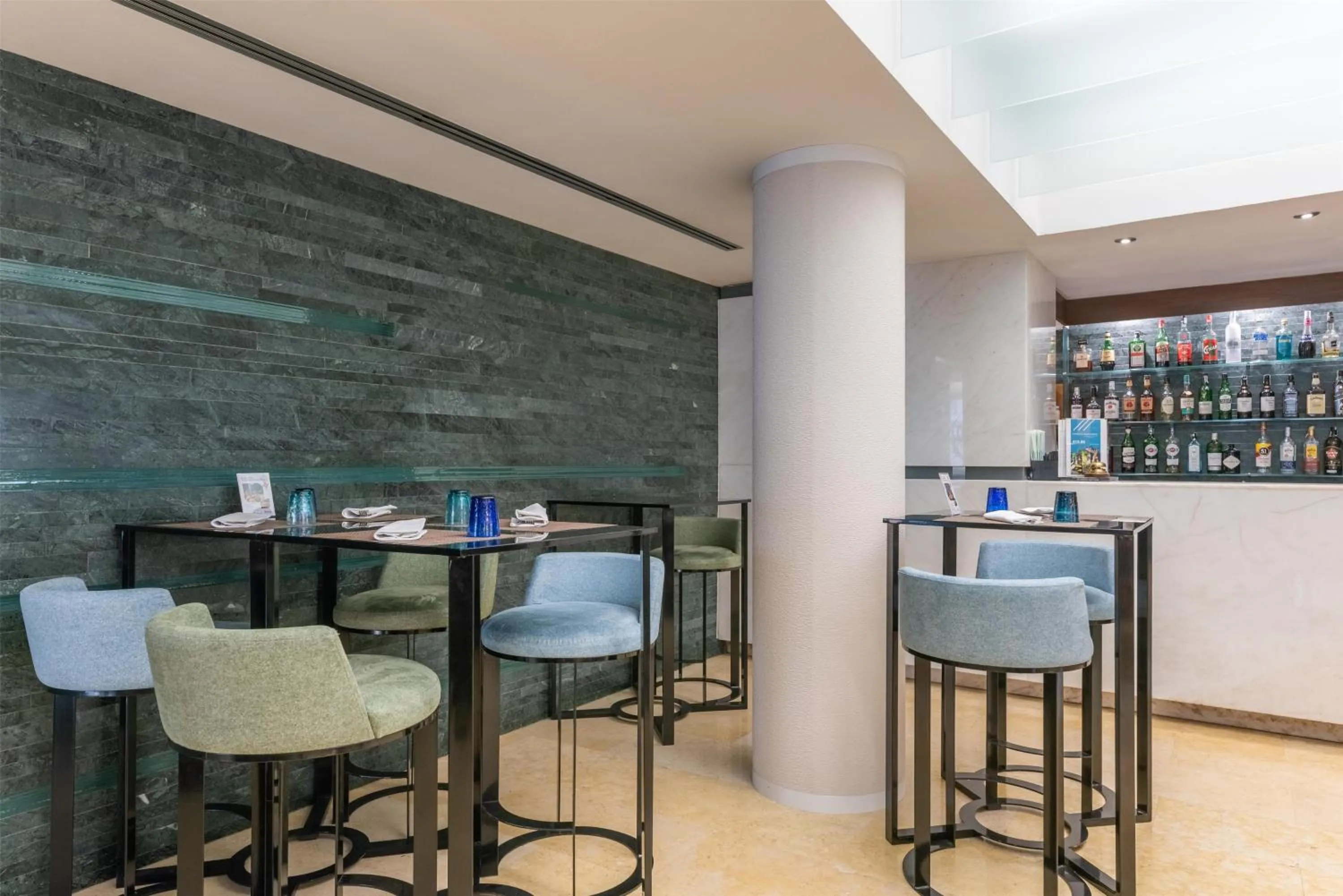 Restaurant/places to eat in Hilton Garden Inn Rome Claridge