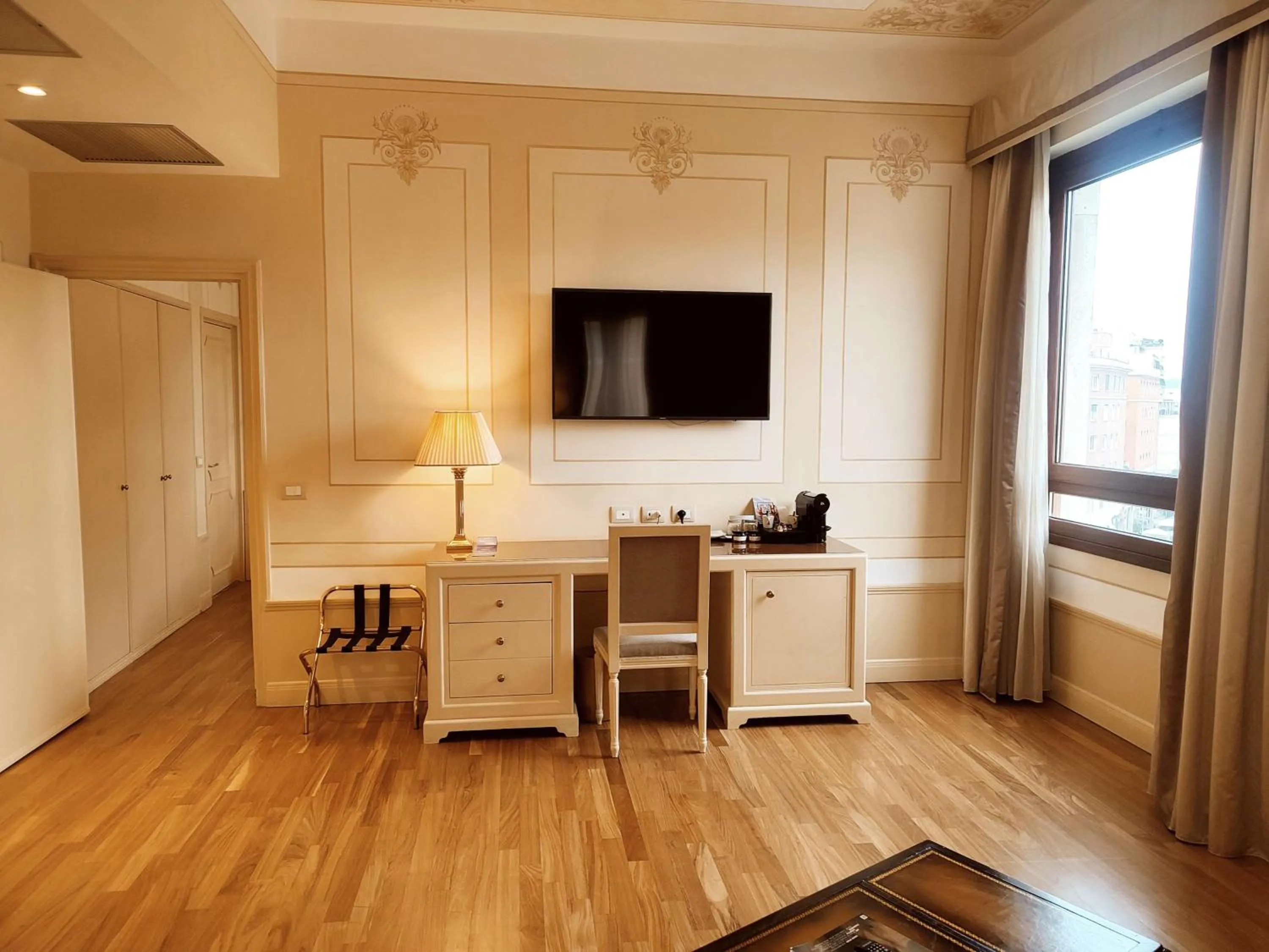 Photo of the whole room in Radisson Blu GHR Rome