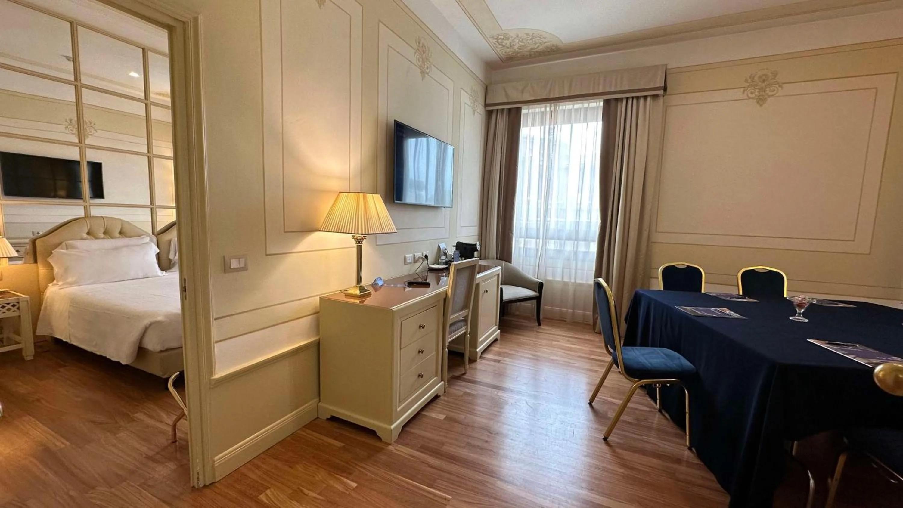 Meeting/conference room, Bed in Radisson Blu GHR Rome