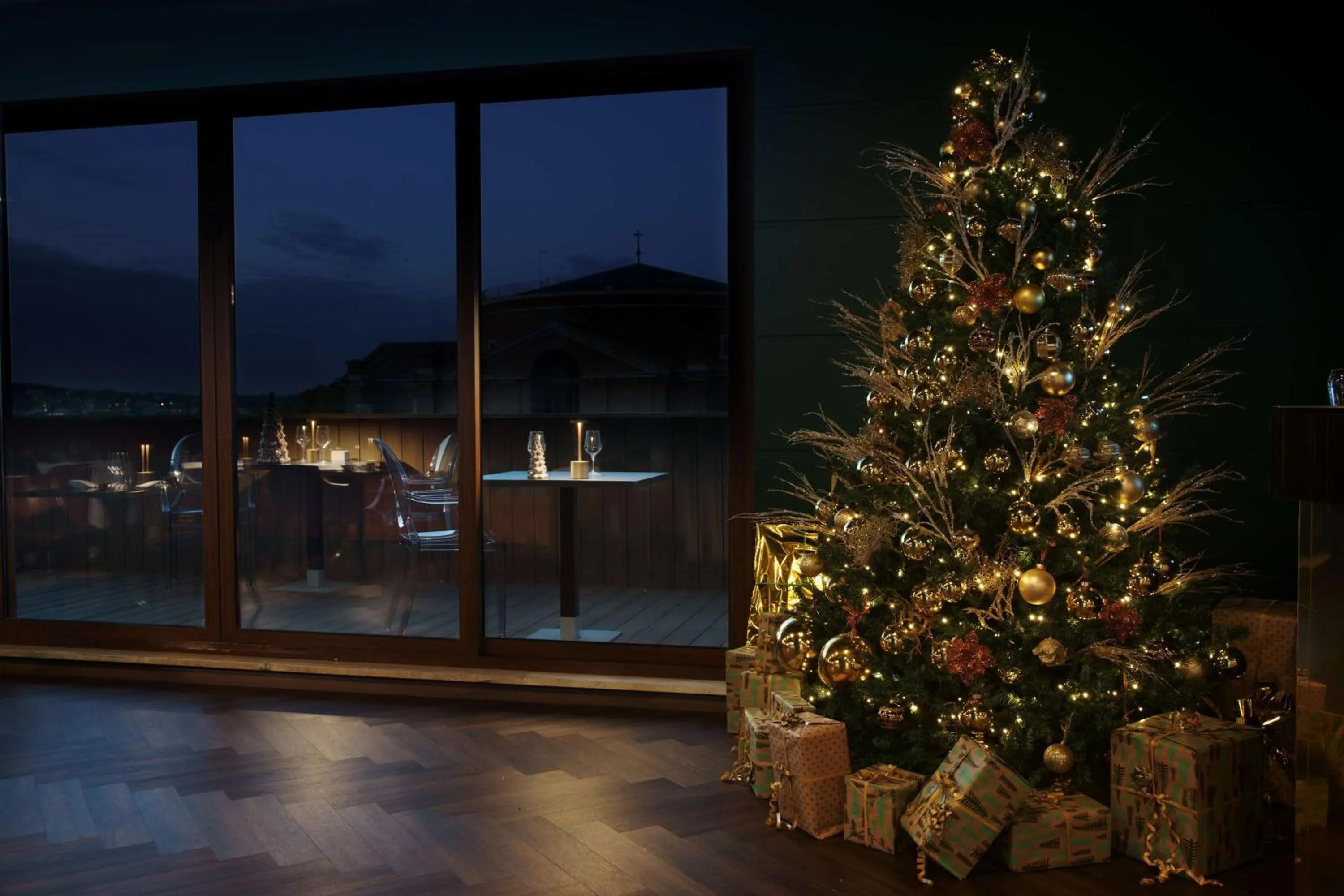 Restaurant/places to eat in Radisson Blu GHR Rome