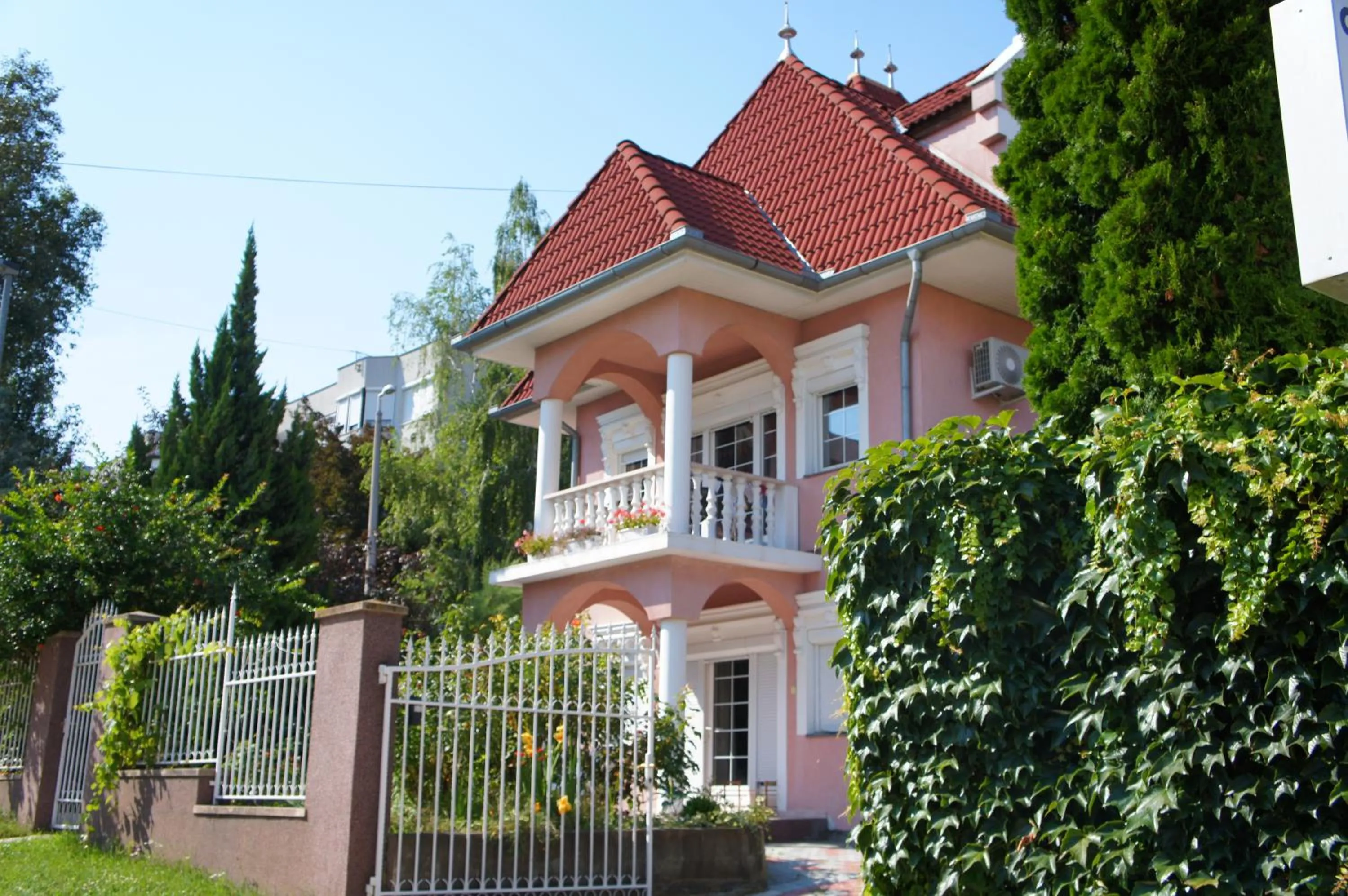 Facade/entrance in Valloris Apartments