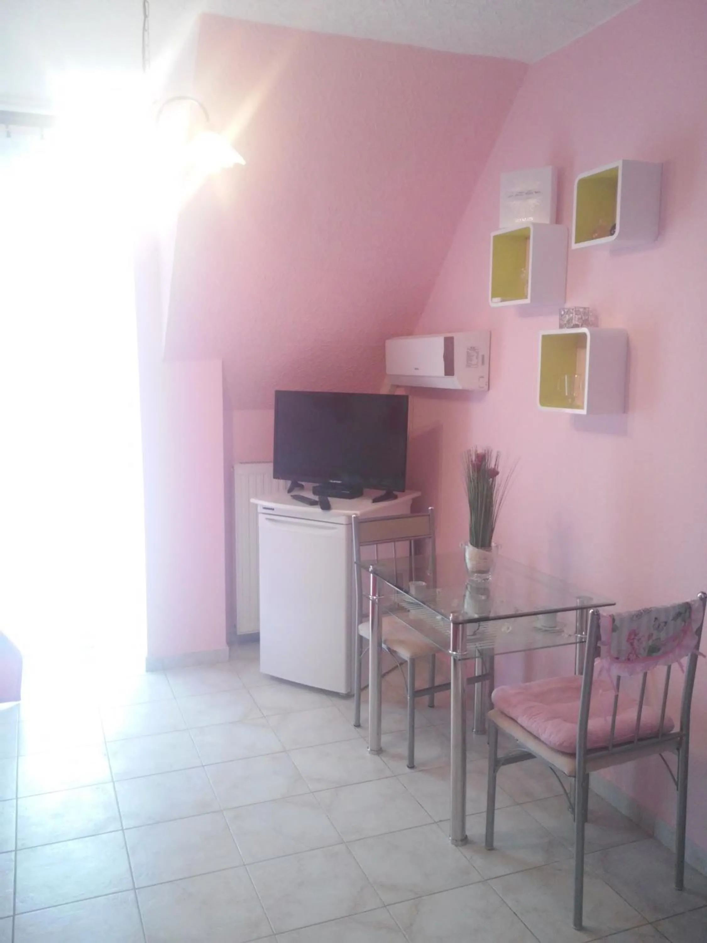 Food and drinks in Valloris Apartments