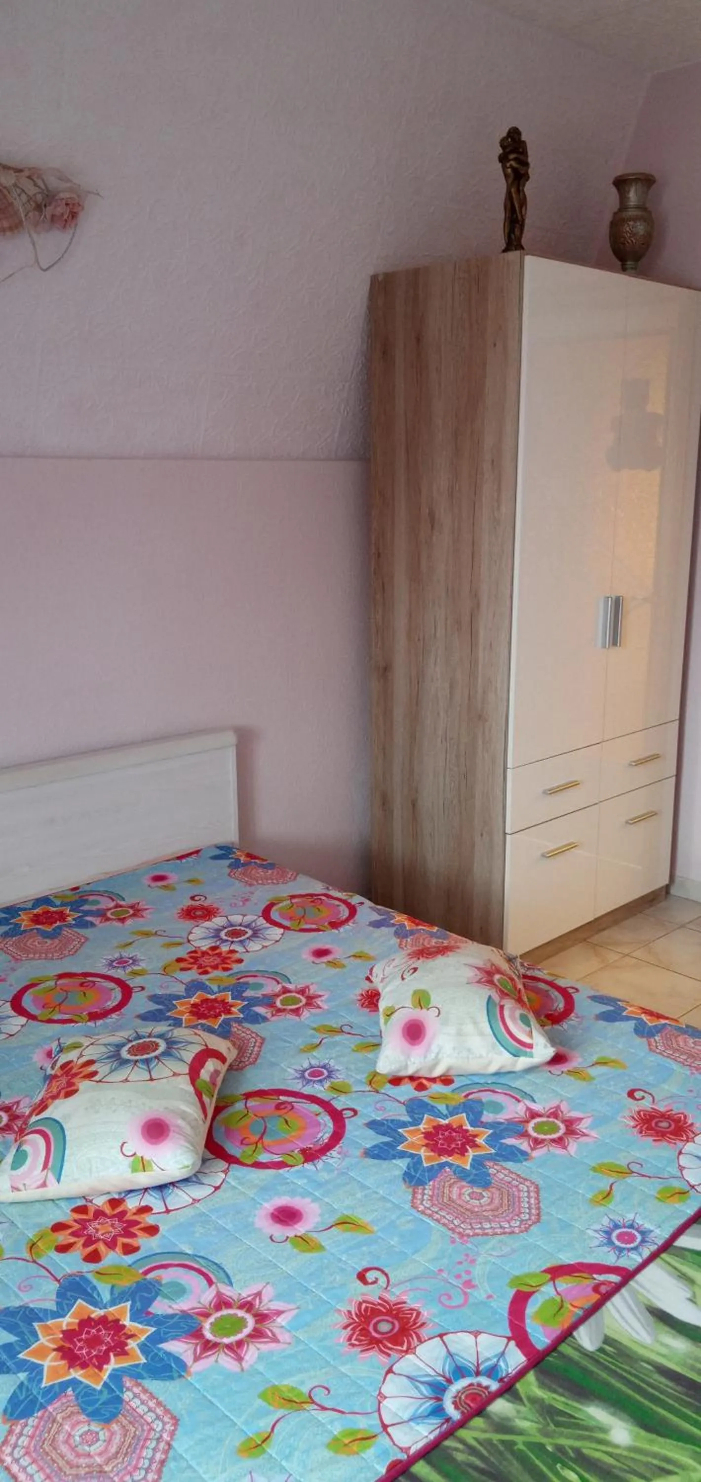 Bedroom, Bed in Valloris Apartments