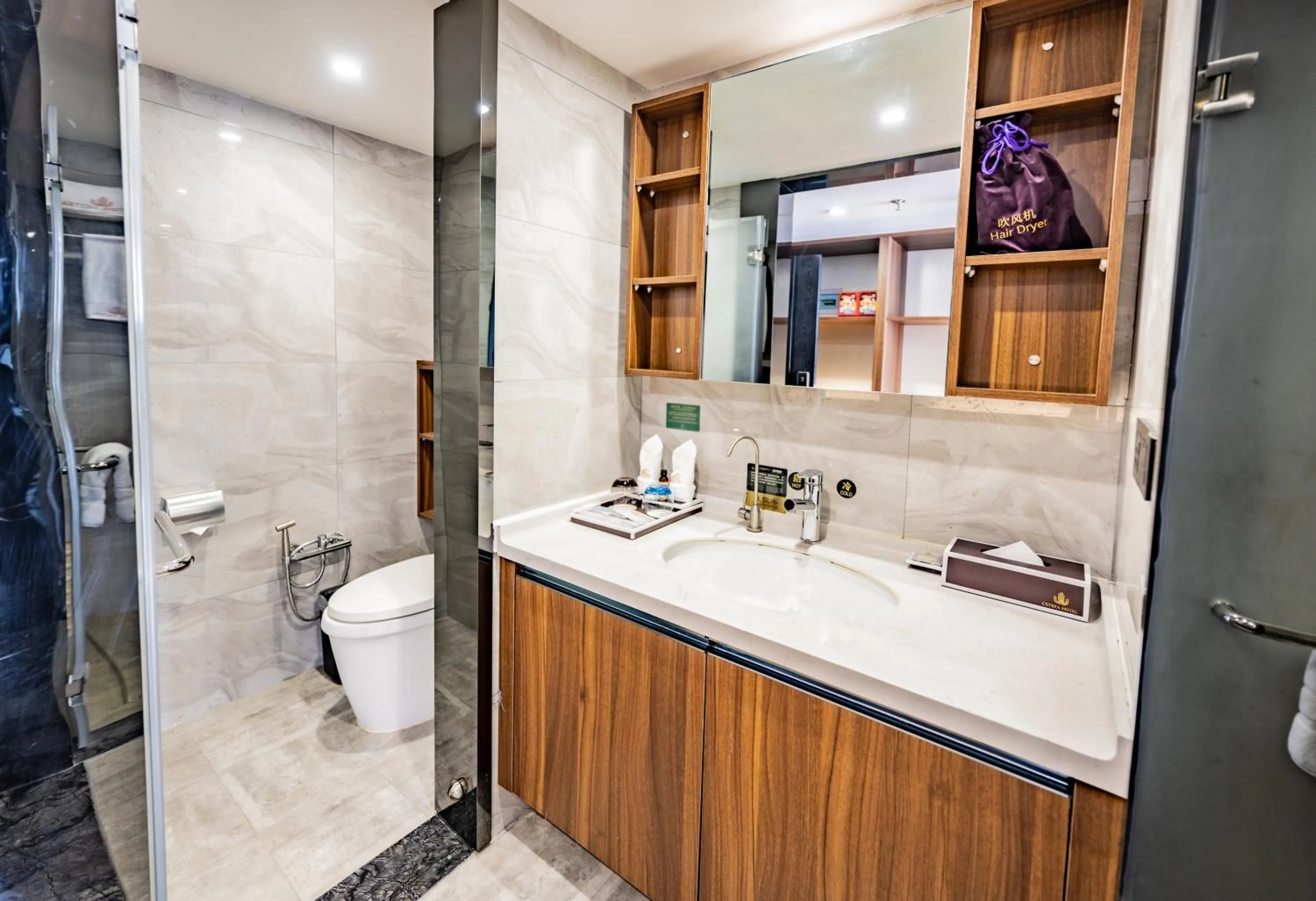 Deluxe Business Twin Room in Kunming Xingyao Hotel