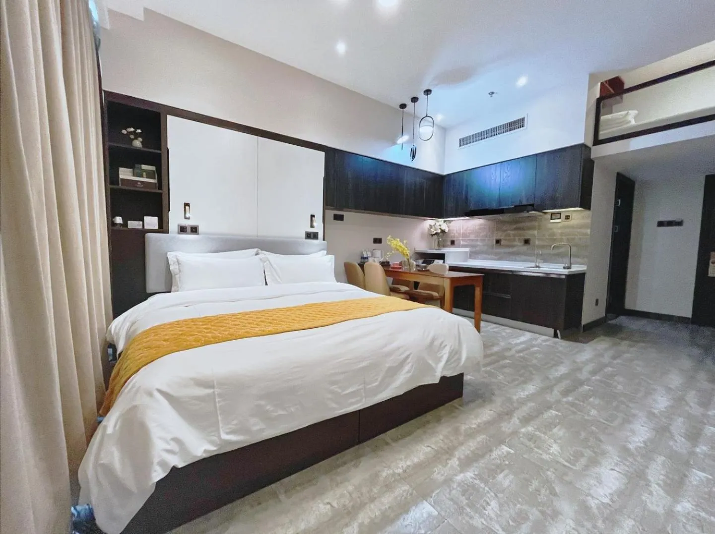 Bed in Kunming Xingyao Hotel