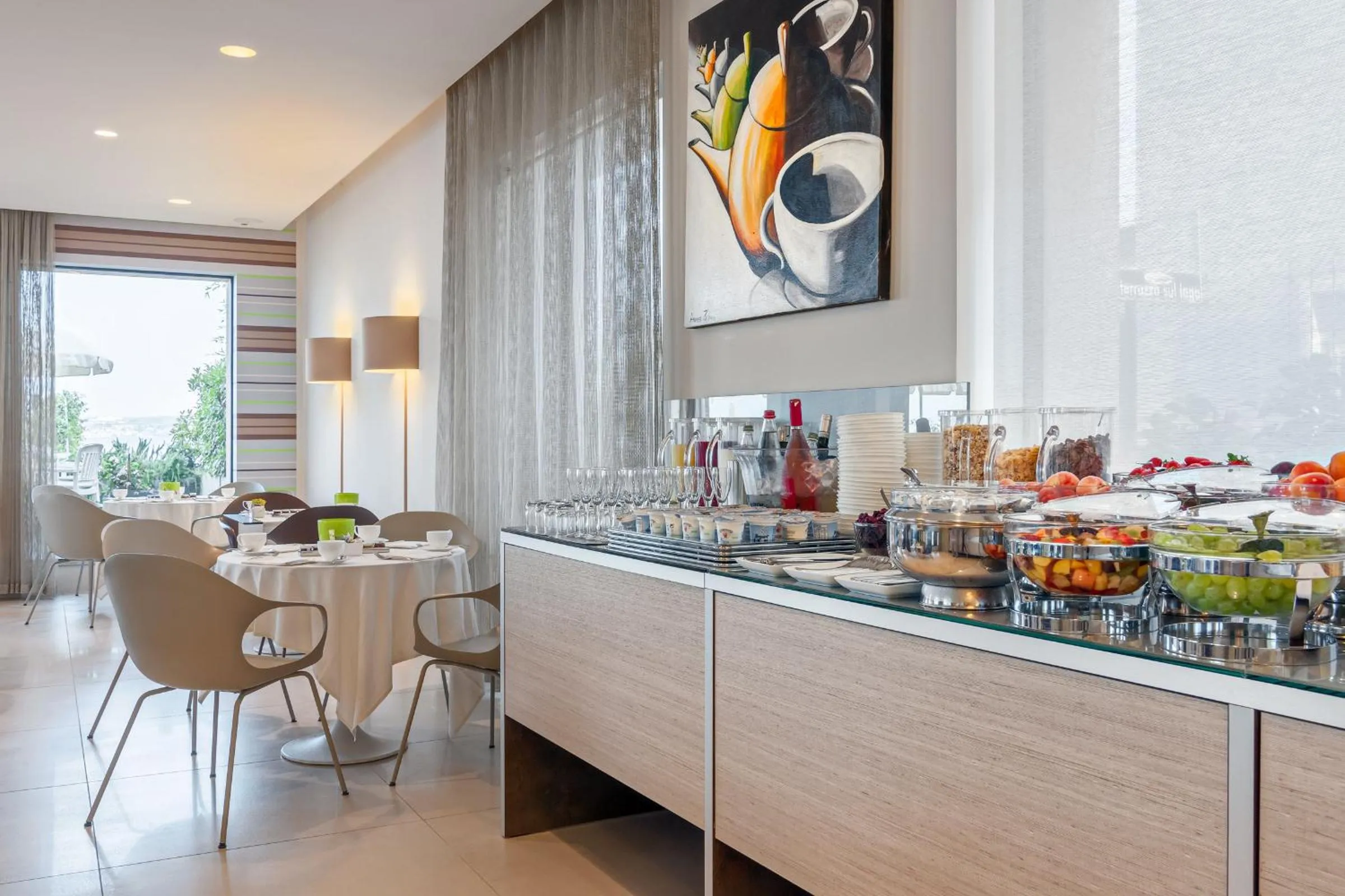 Restaurant/places to eat in Hotel Eden