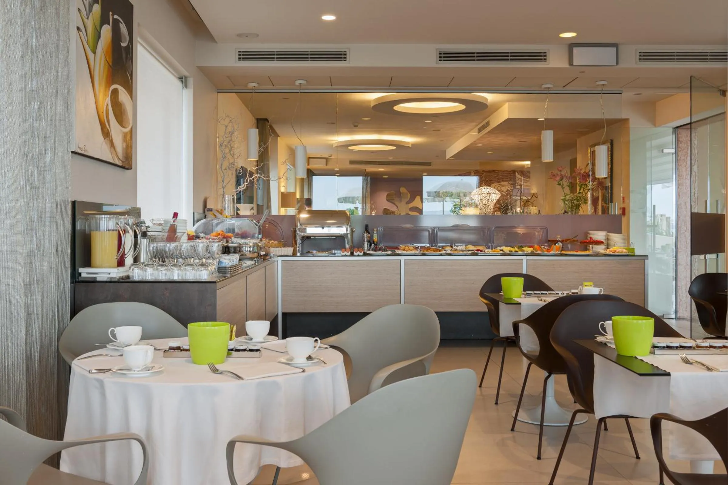 Restaurant/places to eat in Hotel Eden