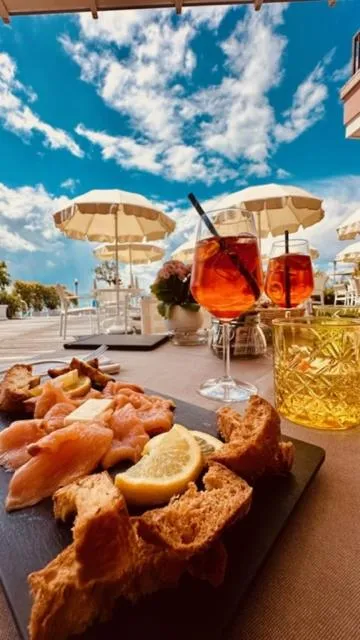 Restaurant/places to eat in Hotel Eden