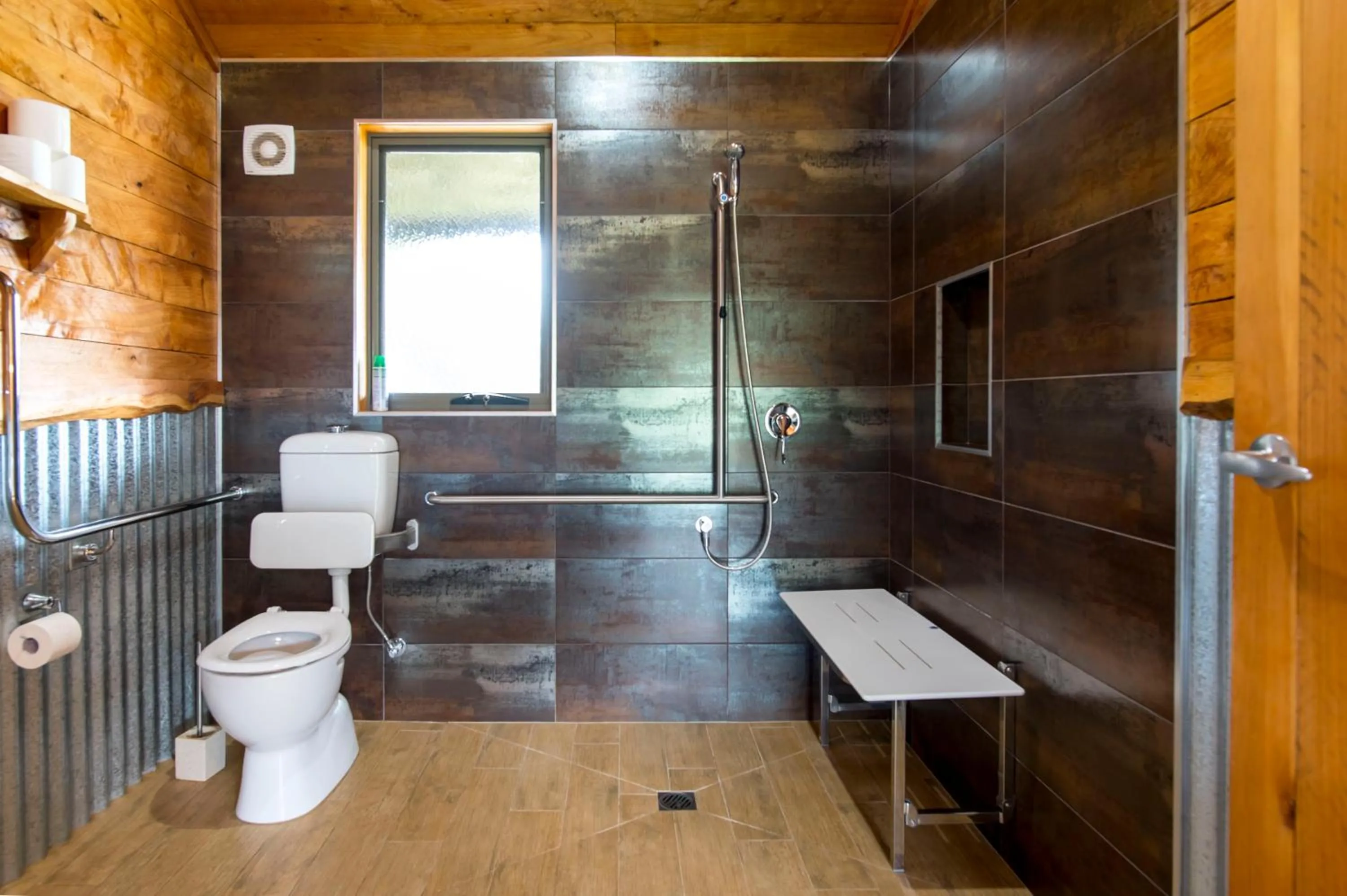 Bathroom in Rustic Hut Bush Retreat