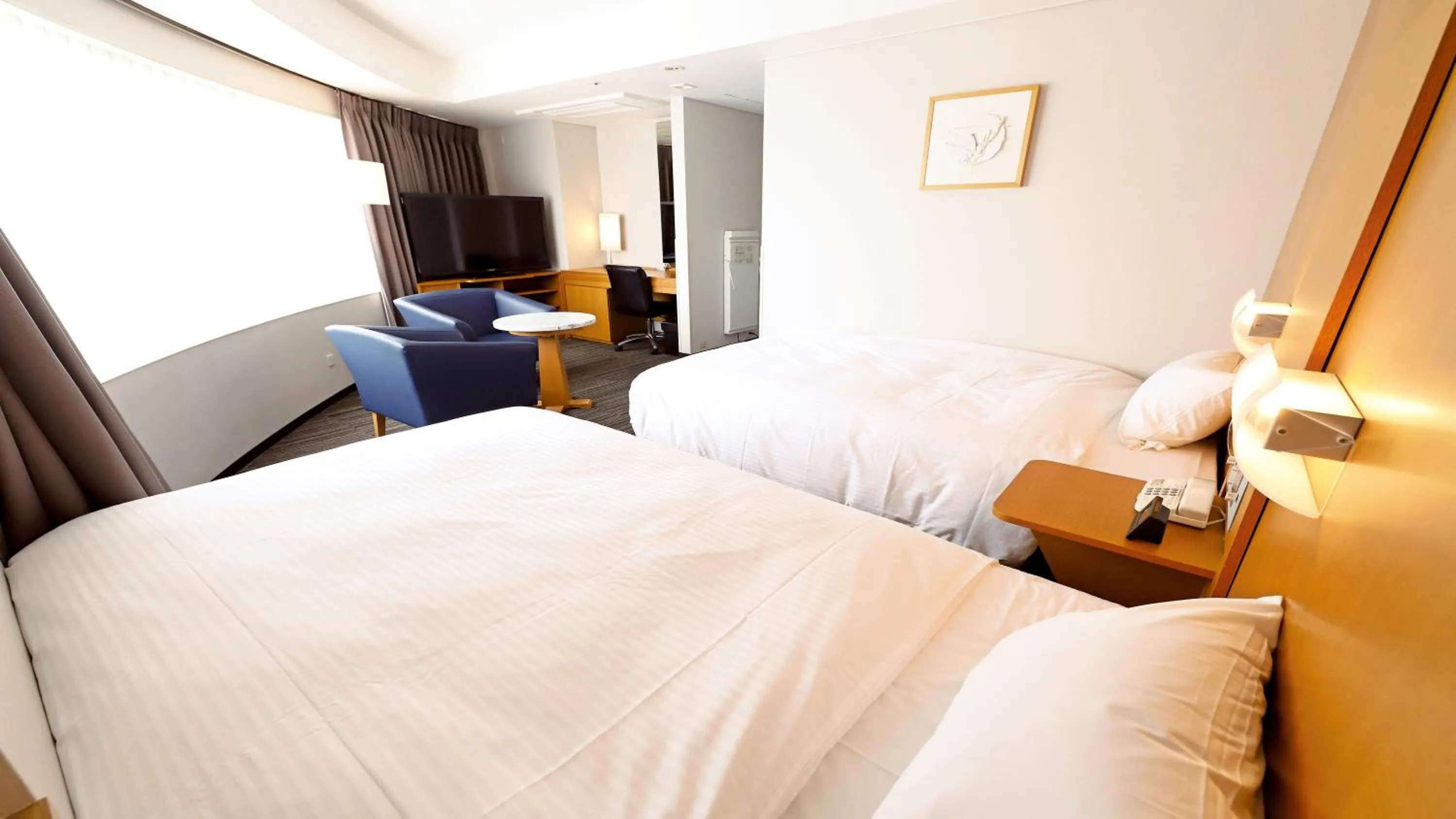 Photo of the whole room, Bed in Smile Hotel Osaka Yotsubashi