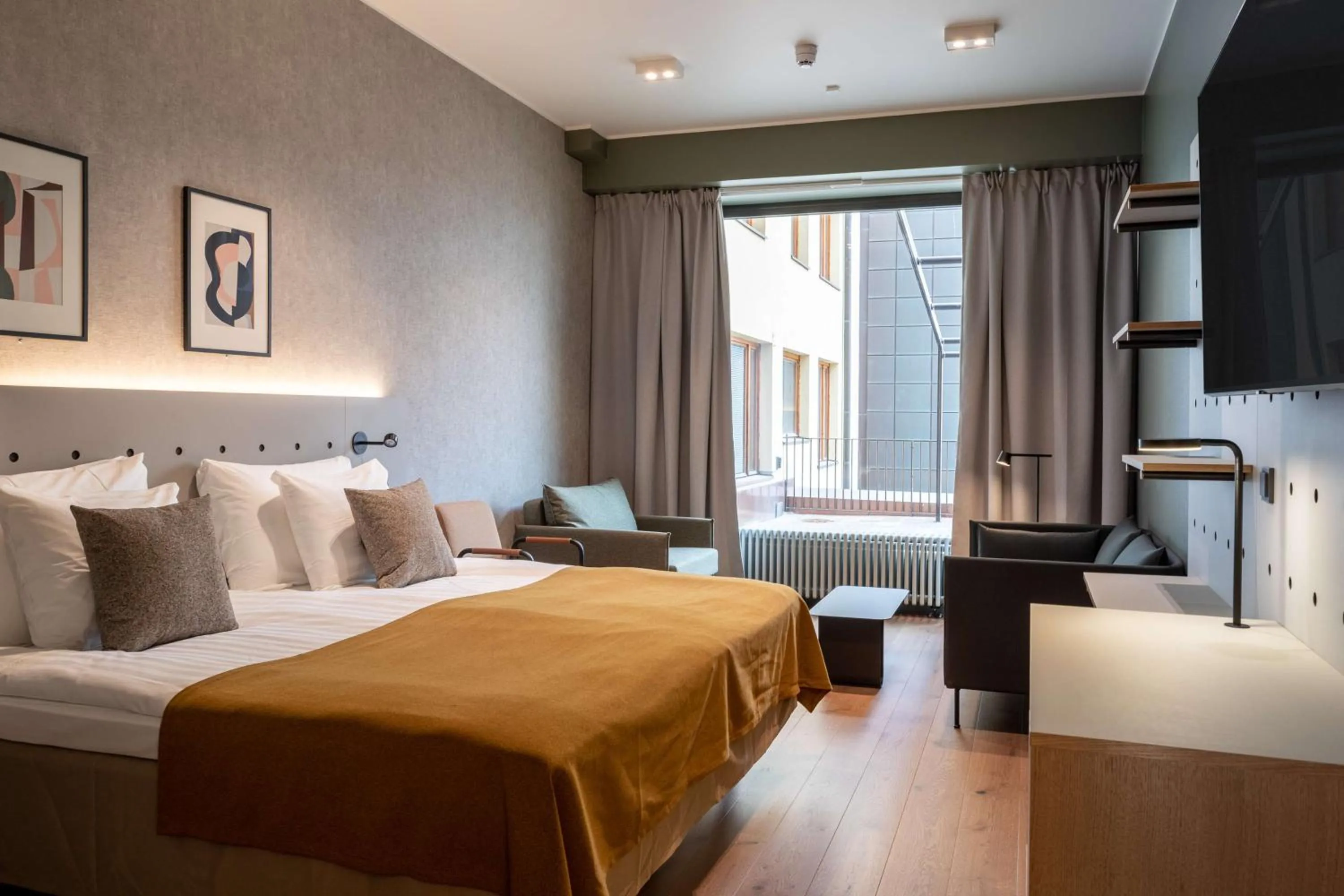 Bedroom, Bed in Scandic Helsinki Hub