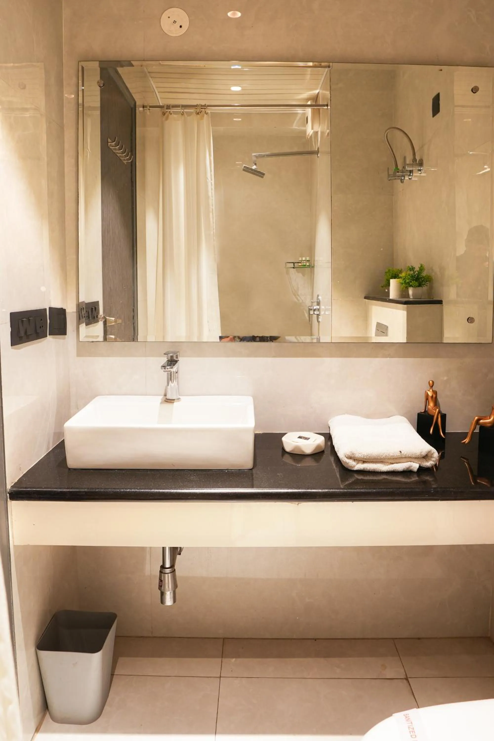 Bathroom in METRO STUDIOS