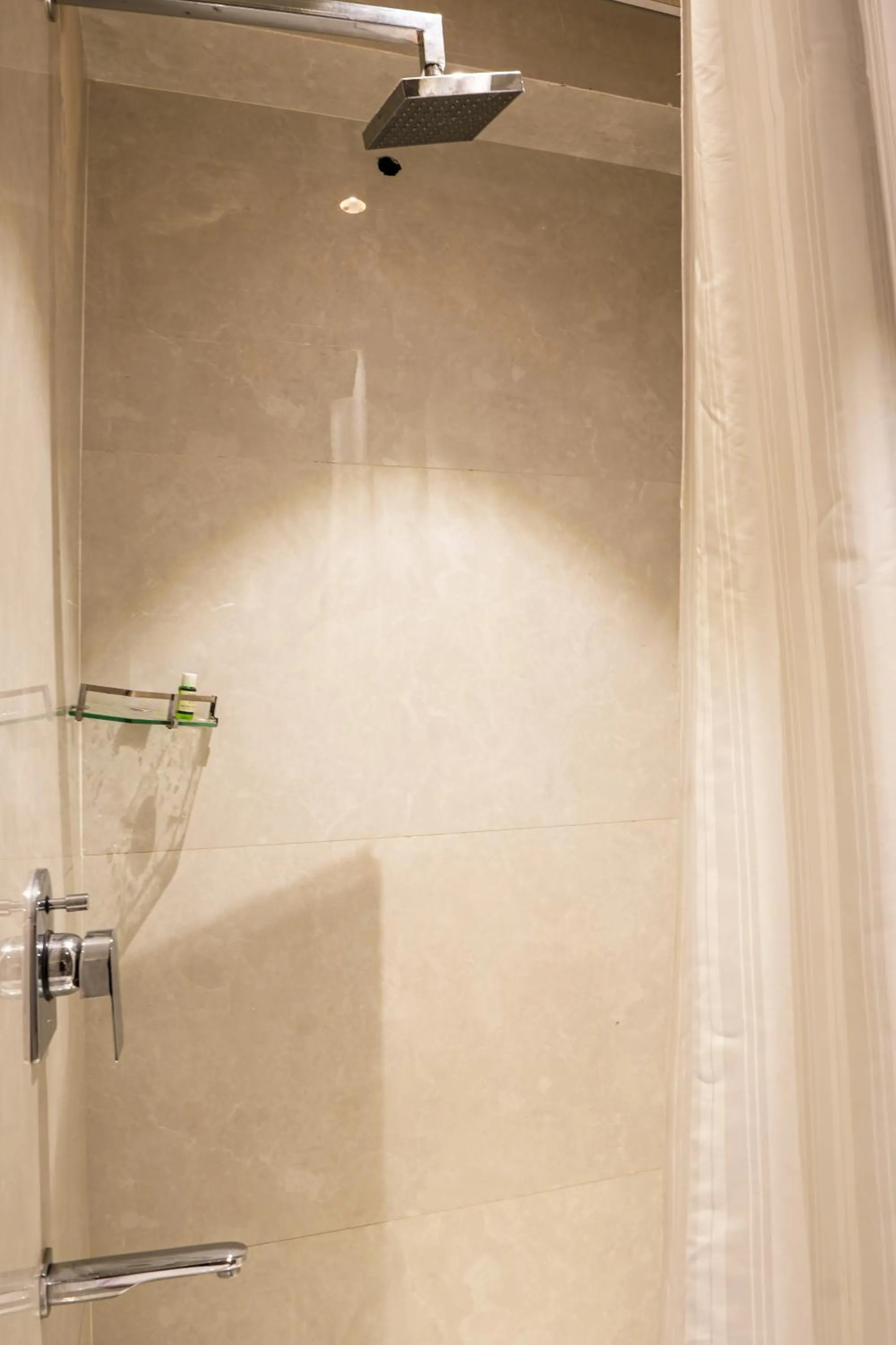 Bathroom in METRO STUDIOS