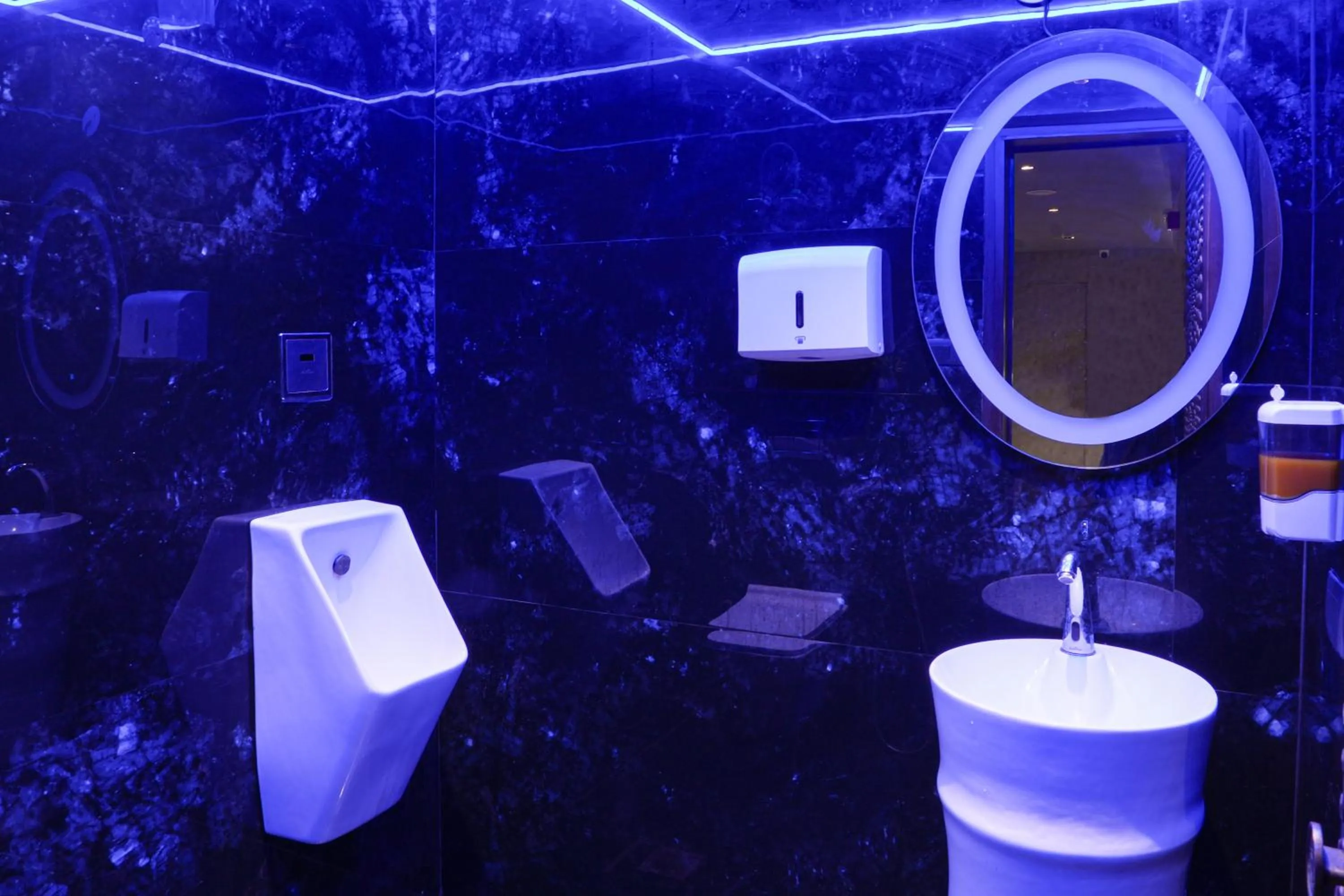 Toilet in METRO STUDIOS