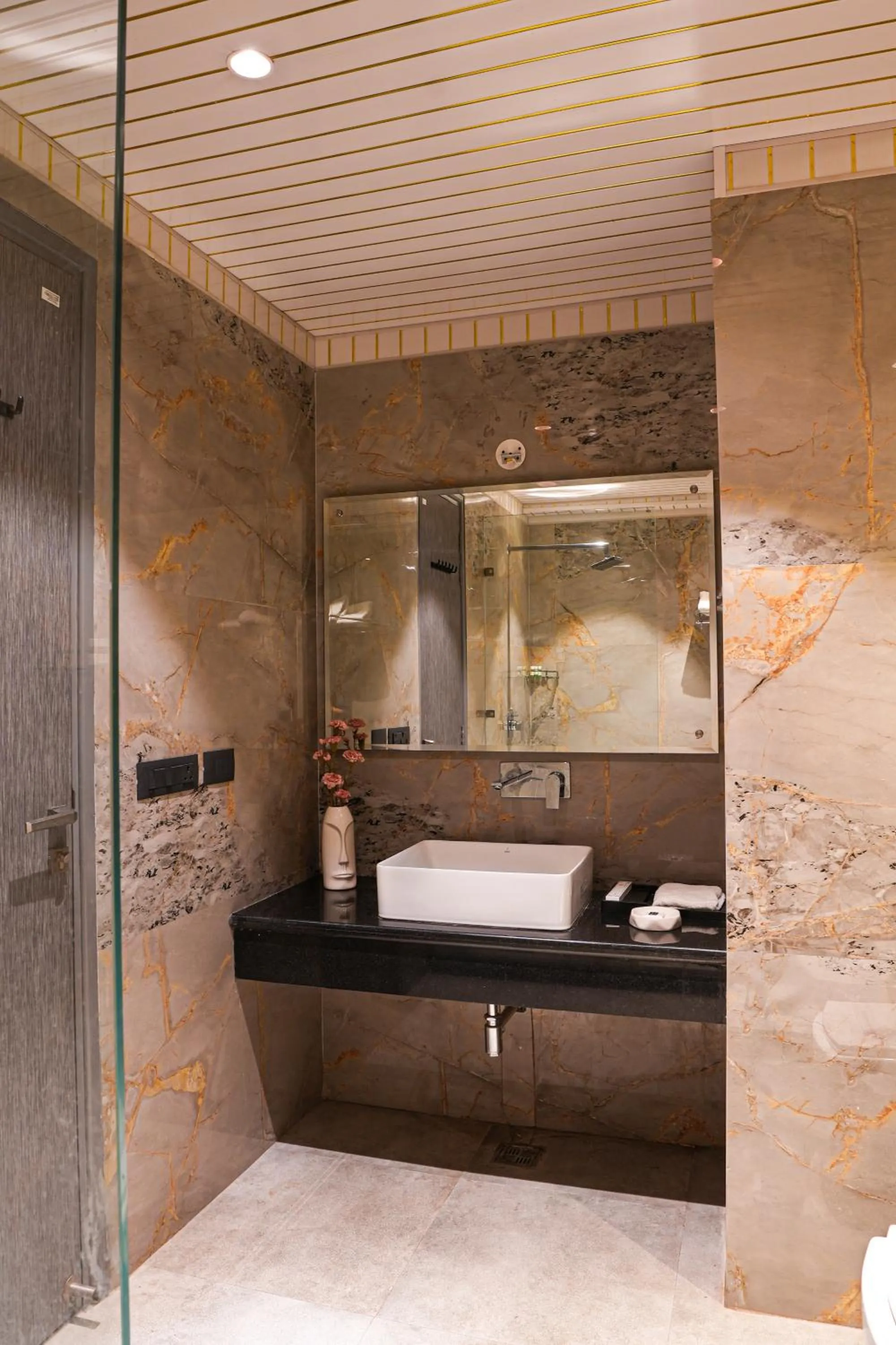 Bathroom in METRO STUDIOS