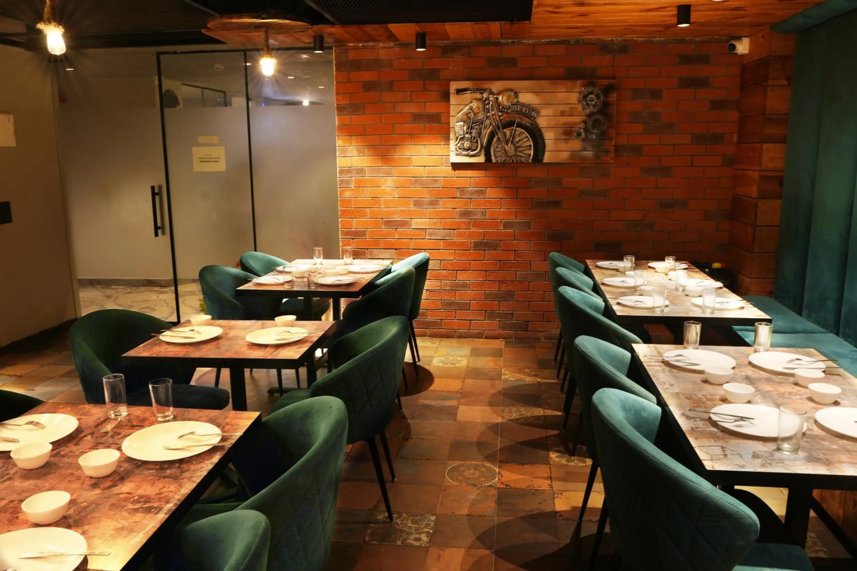 Restaurant/places to eat in METRO STUDIOS