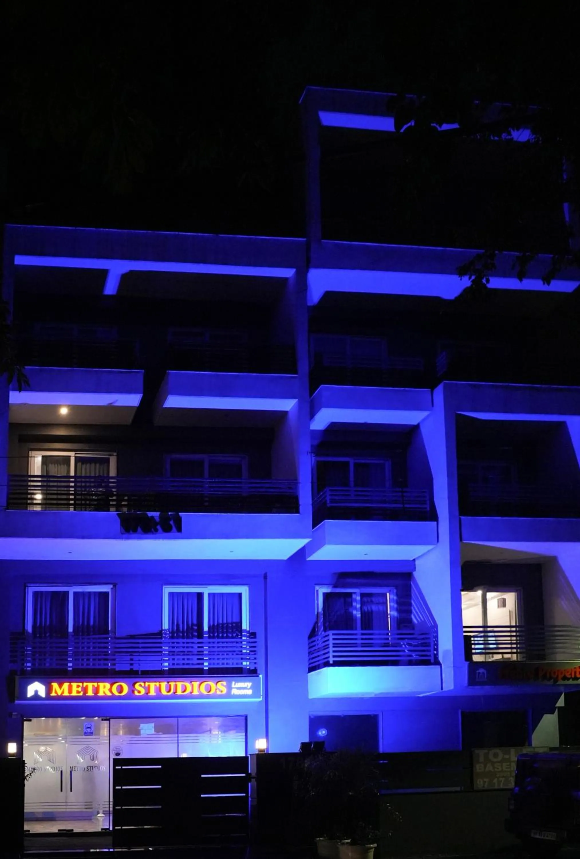 Facade/entrance in METRO STUDIOS