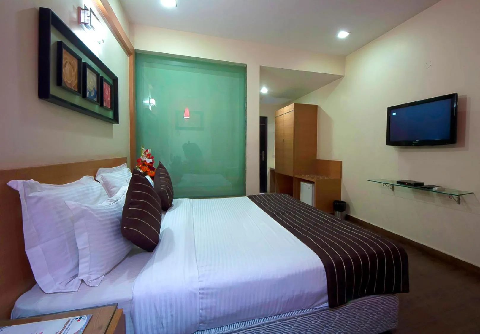 Photo of the whole room, Bed in Hotel Metropolitan