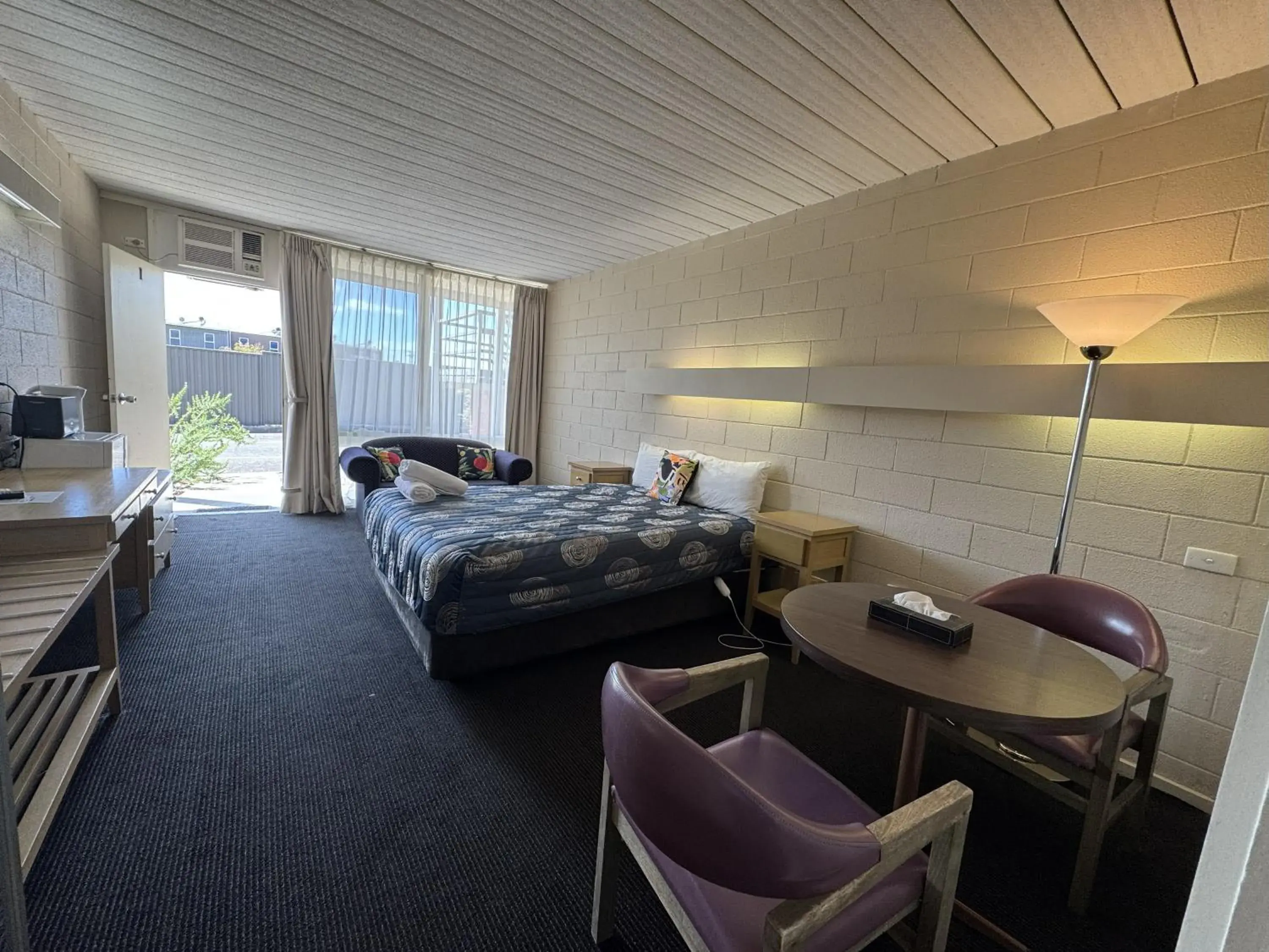 Queen Room in LaTrobe Motel Morwell Queen Room in LaTrobe Motel Morwell