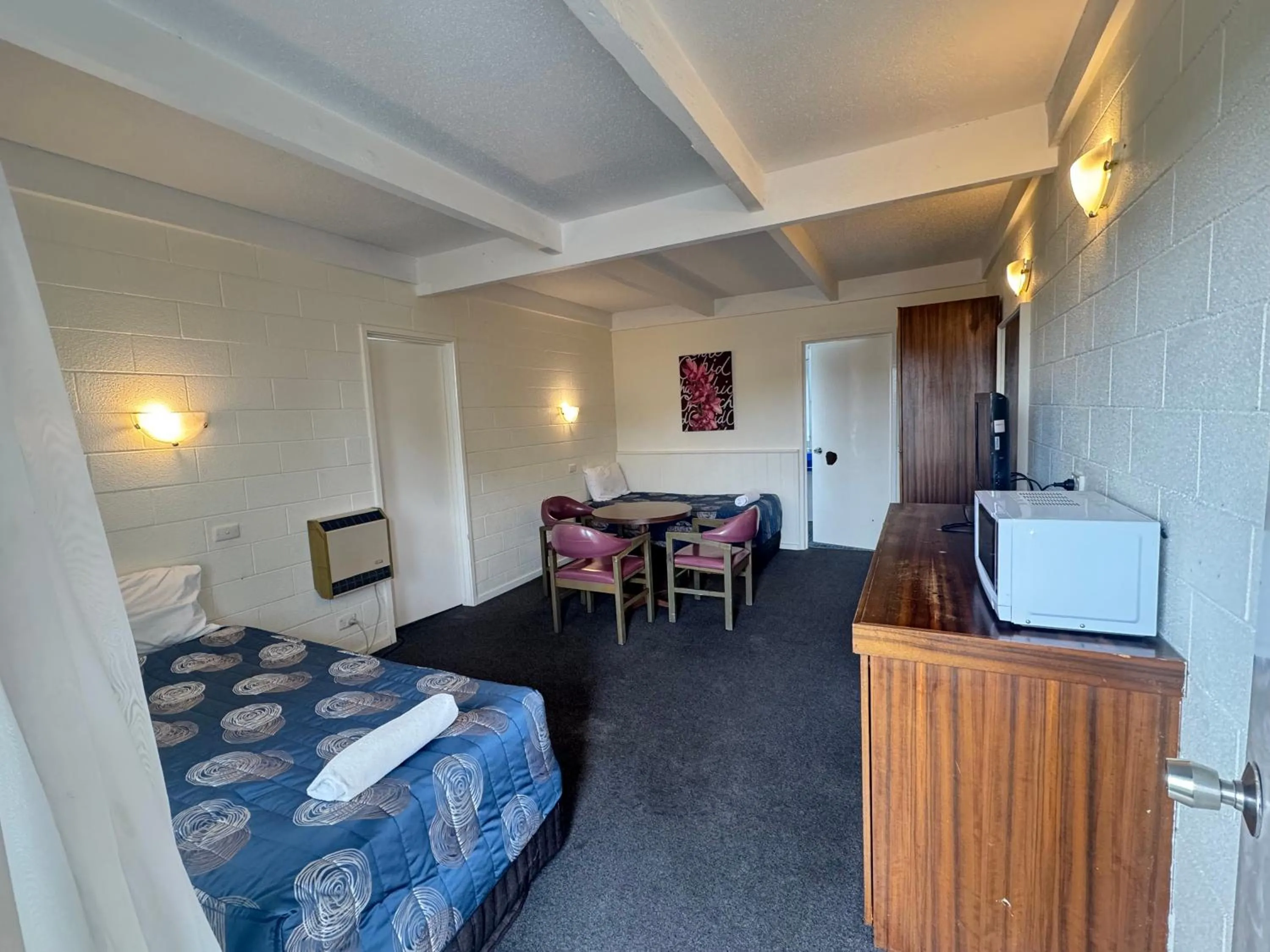 Bed in LaTrobe Motel Morwell