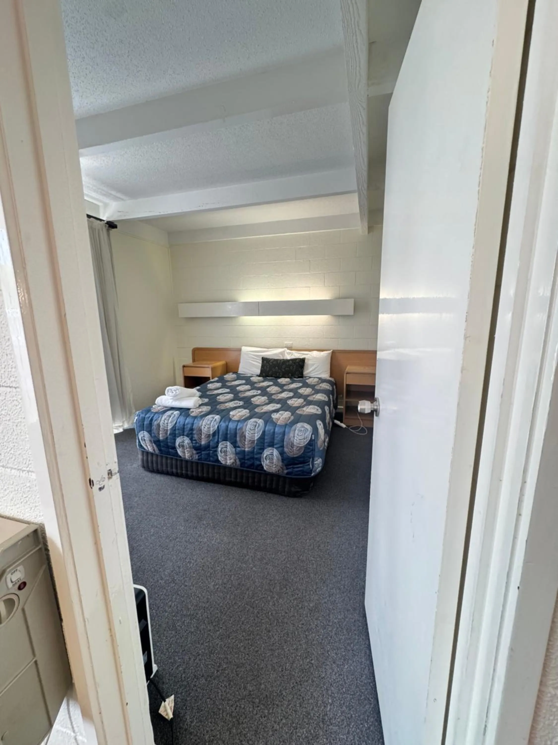 Bed in LaTrobe Motel Morwell