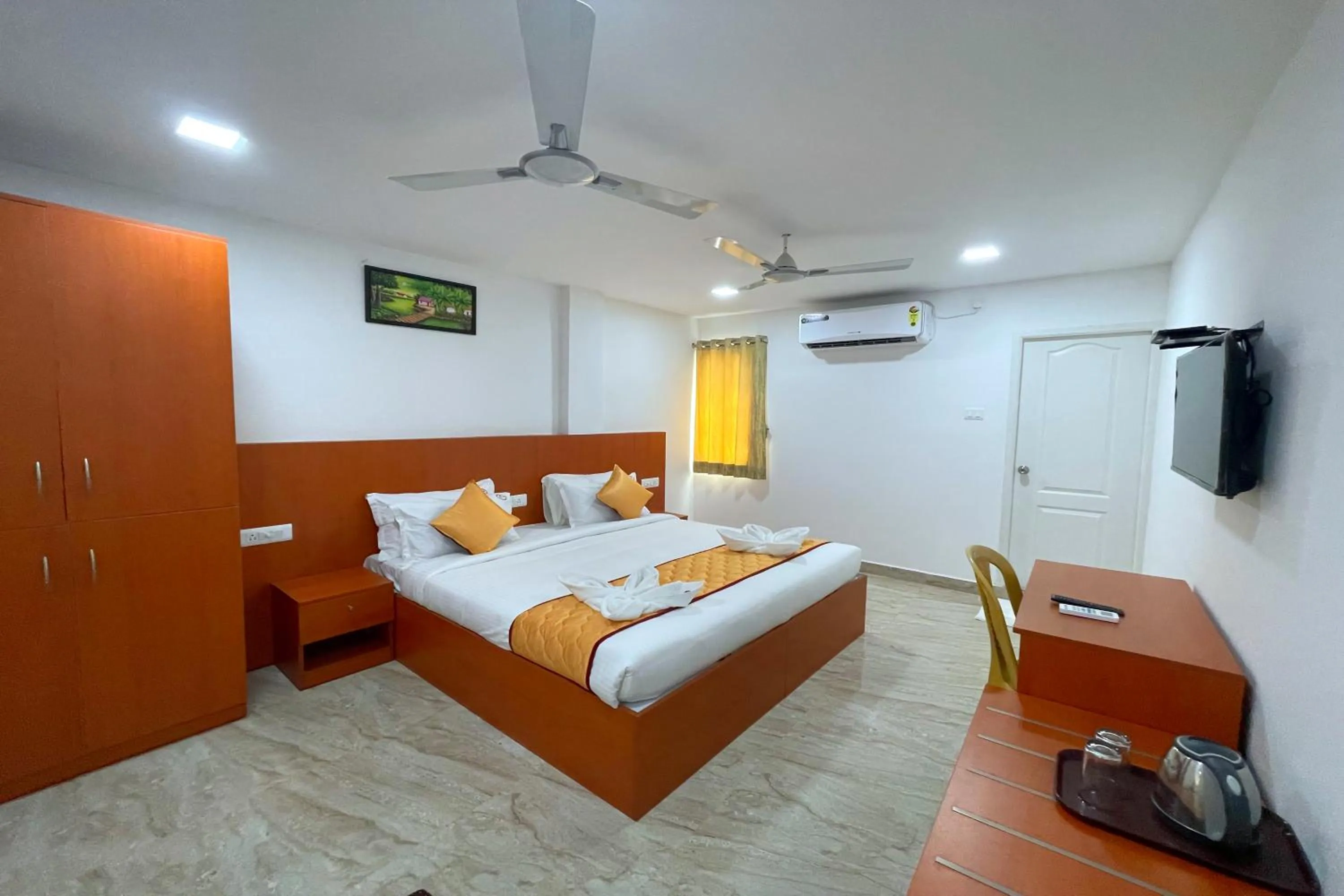 Bed in K11 Express - Opp Express Avenue