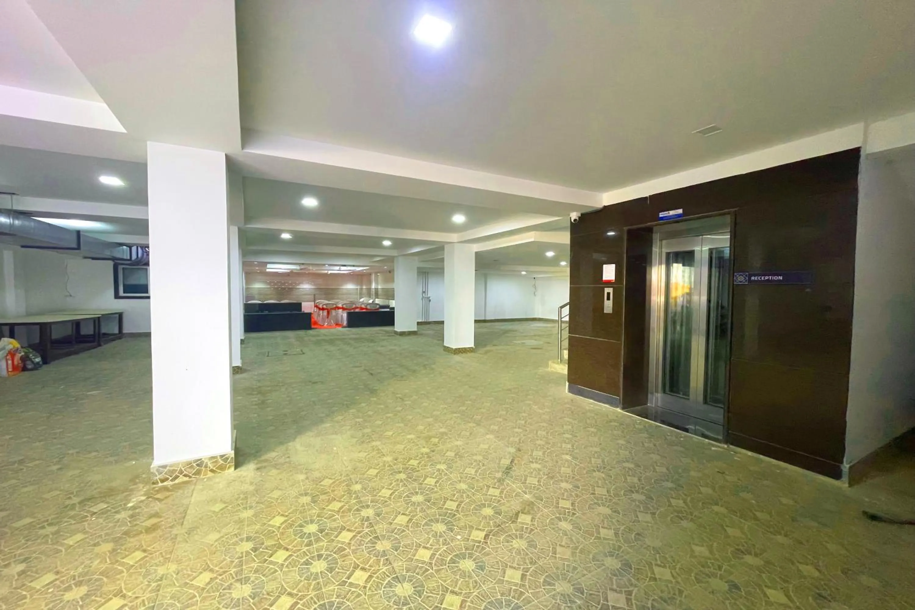 elevator in K11 Express - Opp Express Avenue