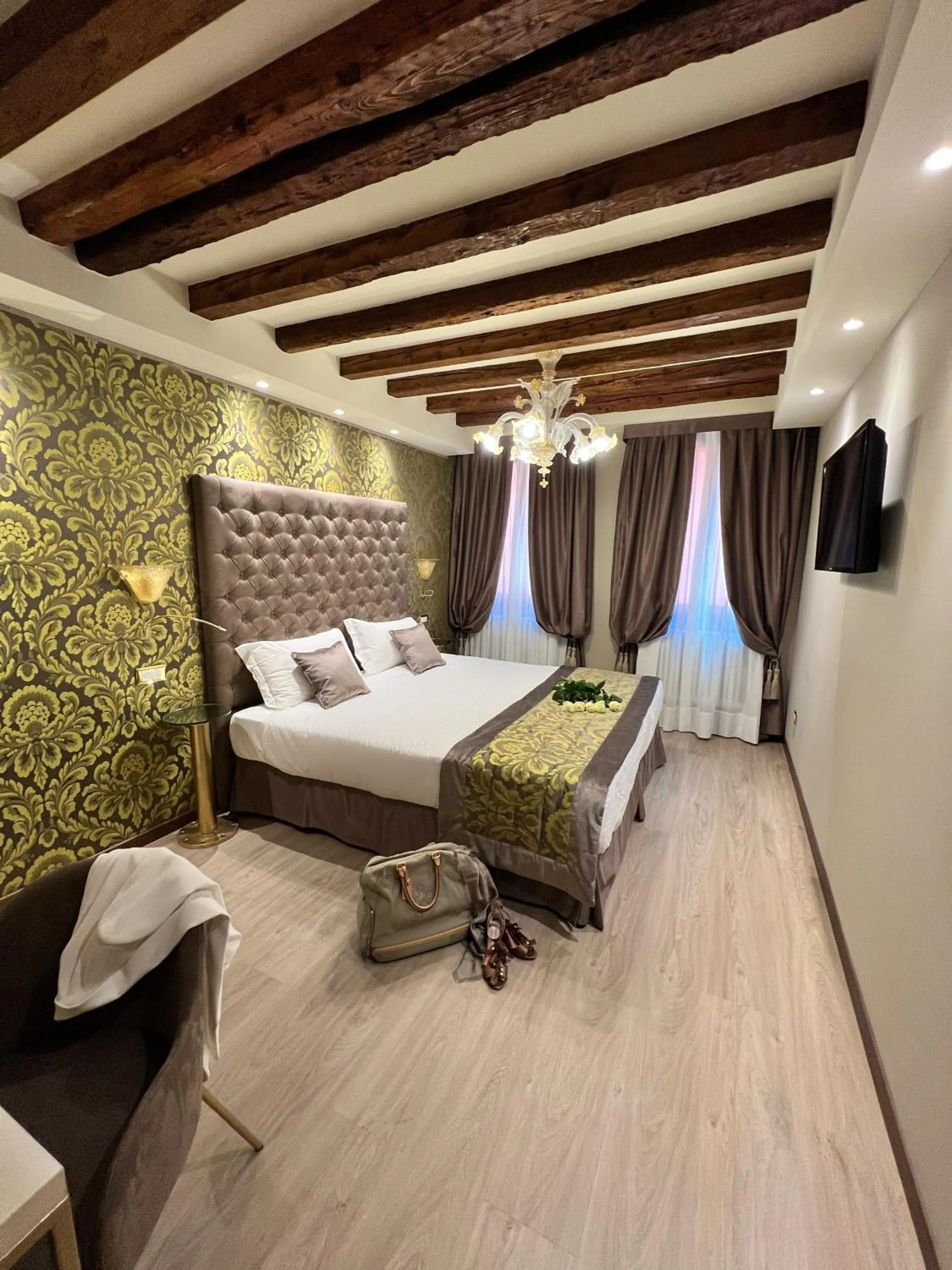 Photo of the whole room, Bed in Cà Dell'Arte Palace