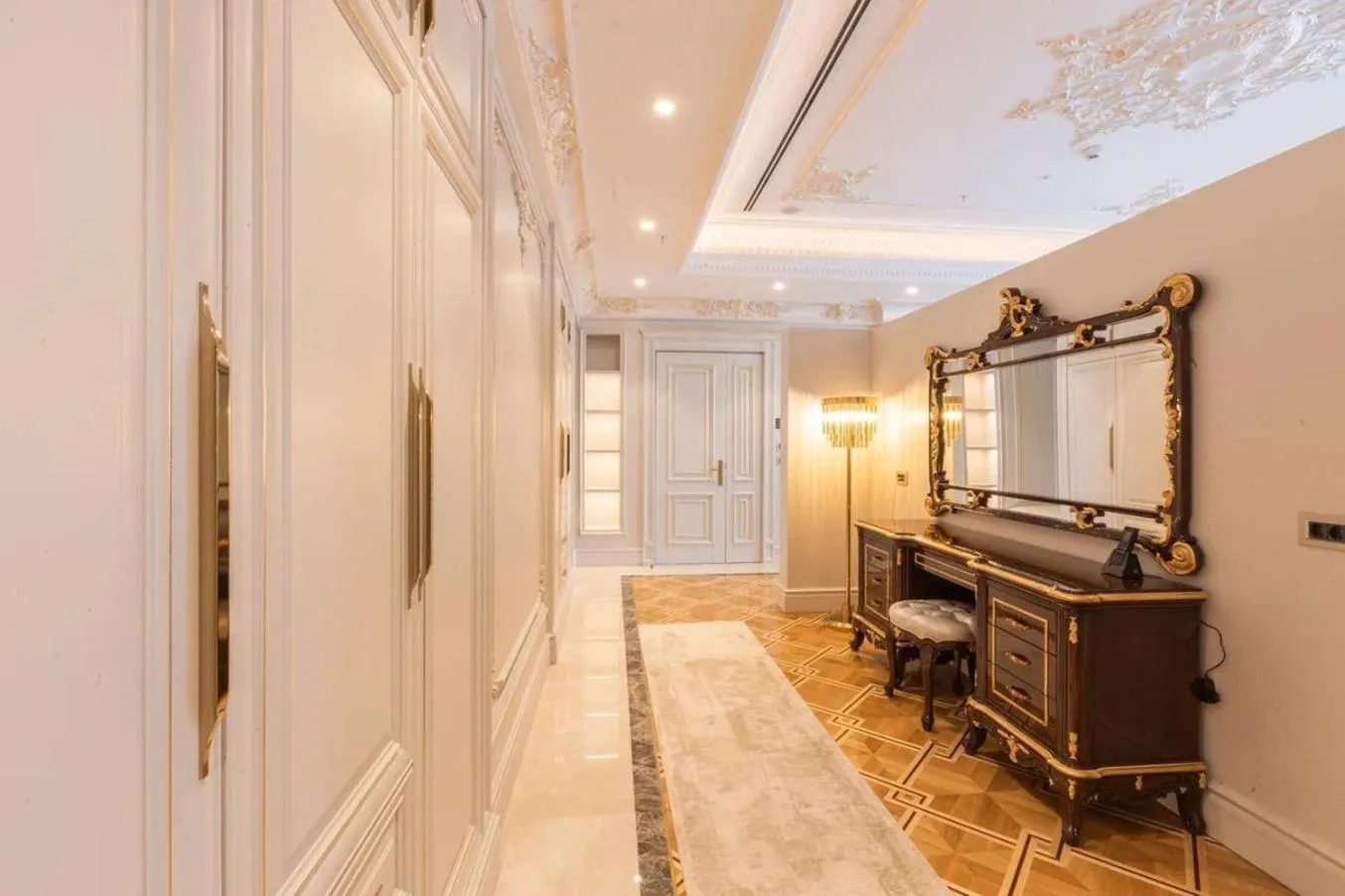 wardrobe in Savitsky Plaza