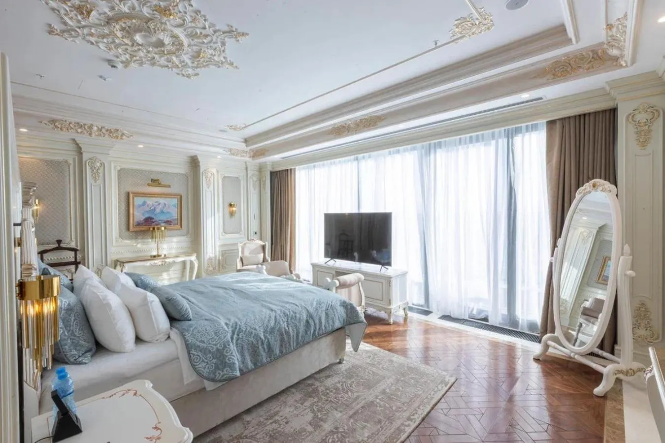 Bedroom, Bed in Savitsky Plaza