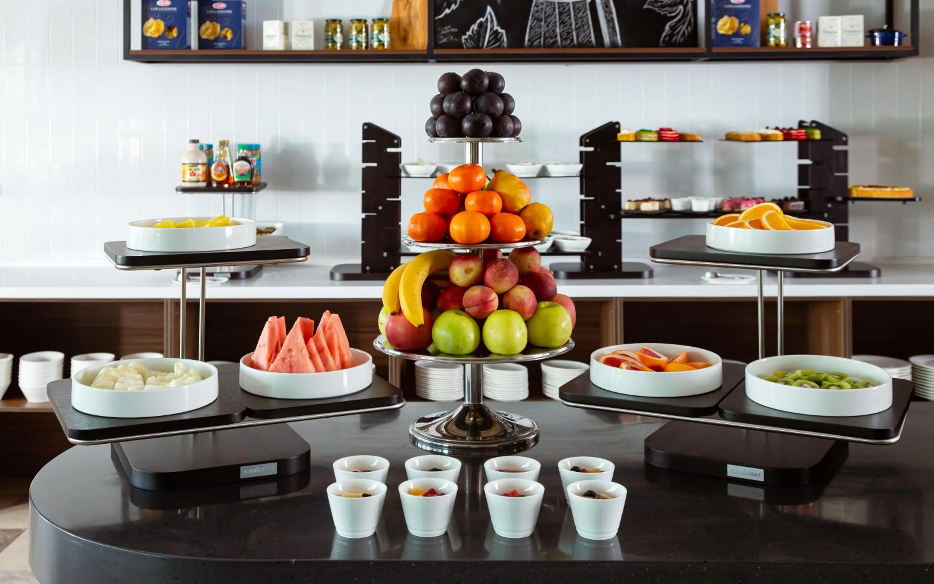 Restaurant/places to eat in Savitsky Plaza