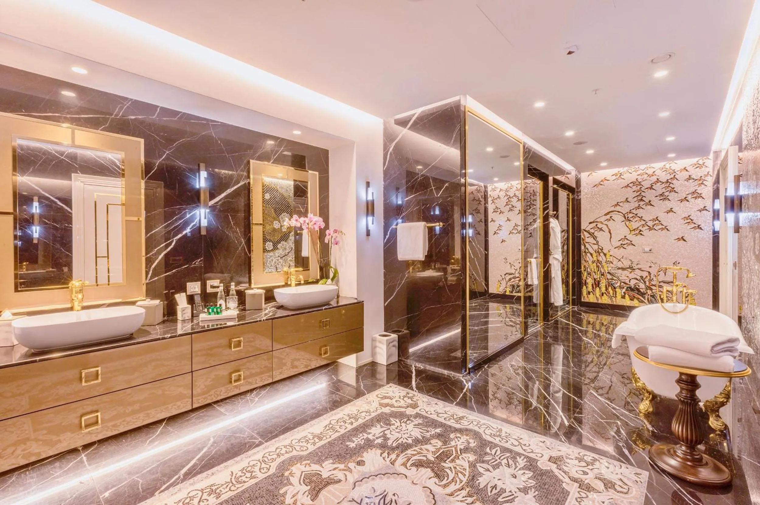 Shower in Silk Road by Minyoun