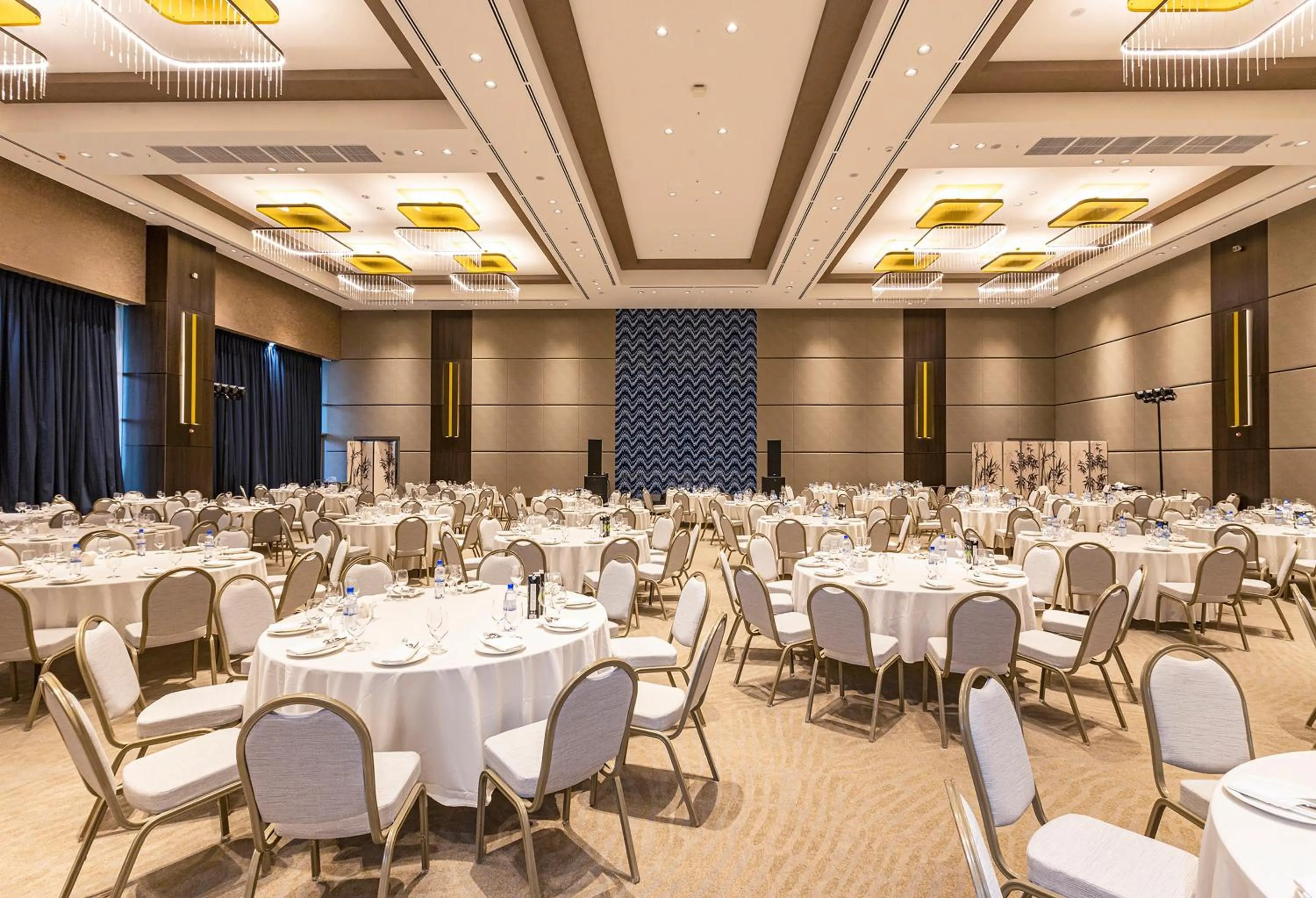 Meeting/conference room in Silk Road by Minyoun