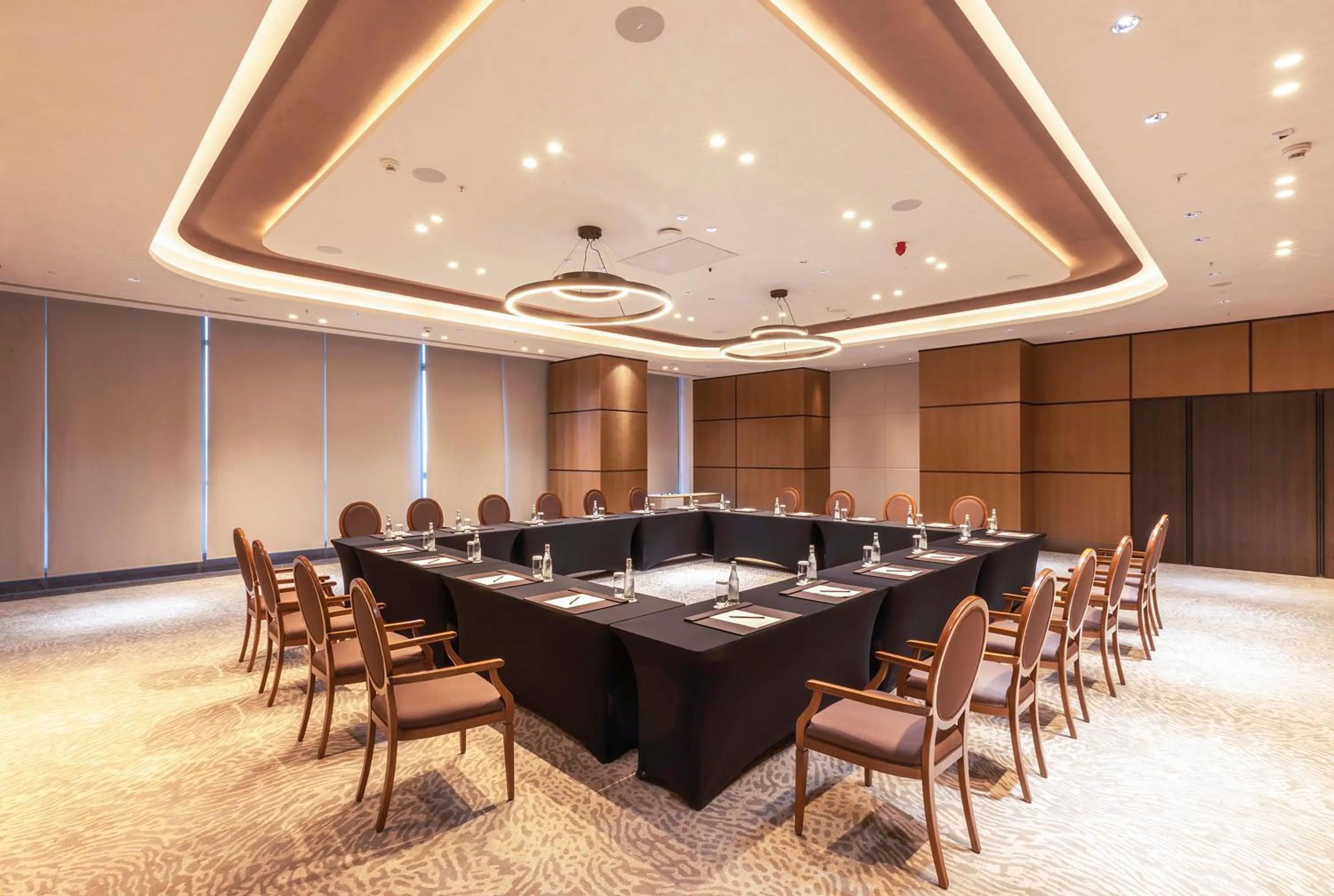 Meeting/conference room in Silk Road by Minyoun