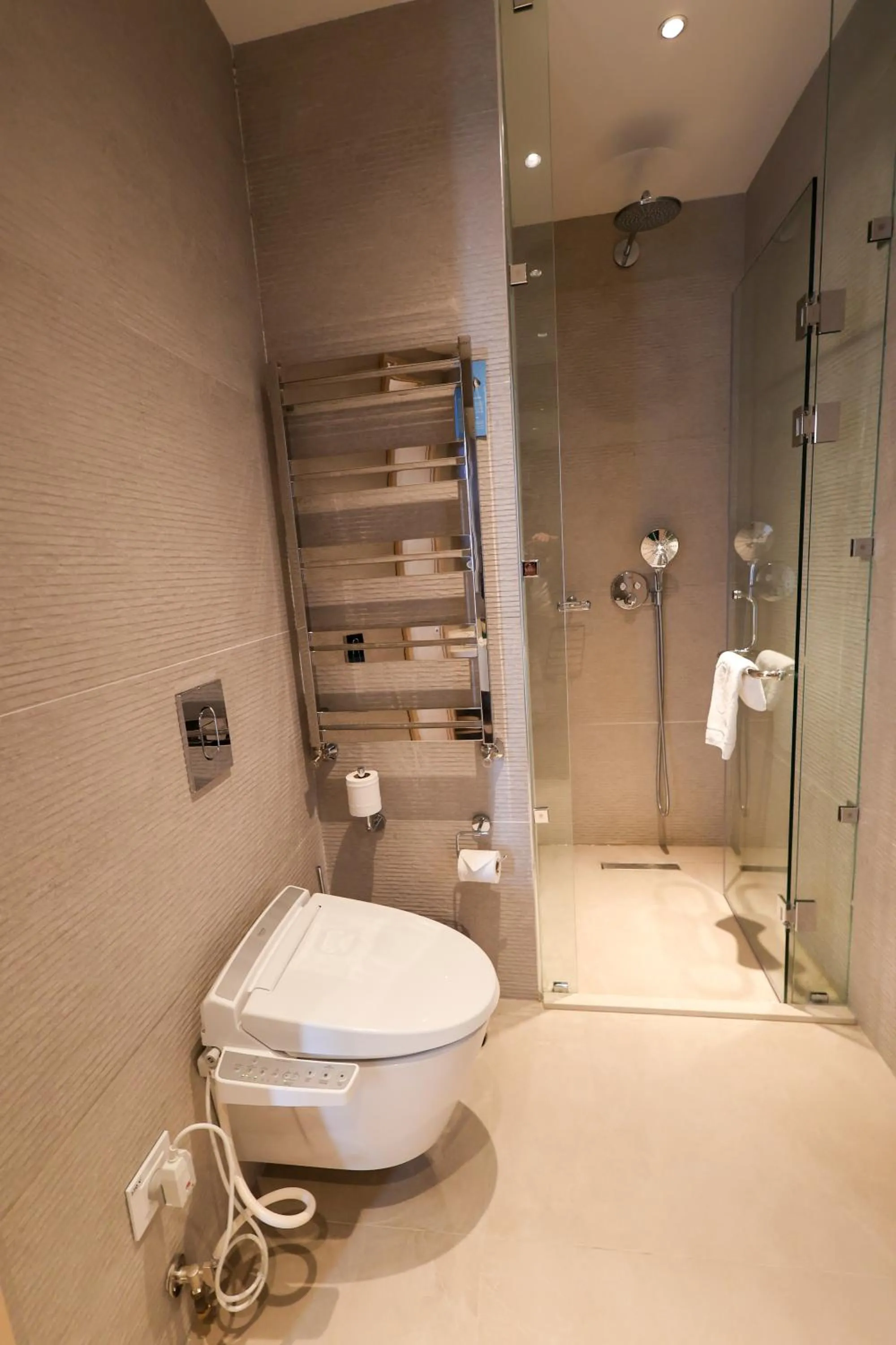 Shower in Hilton Garden Inn Samarkand Sogd