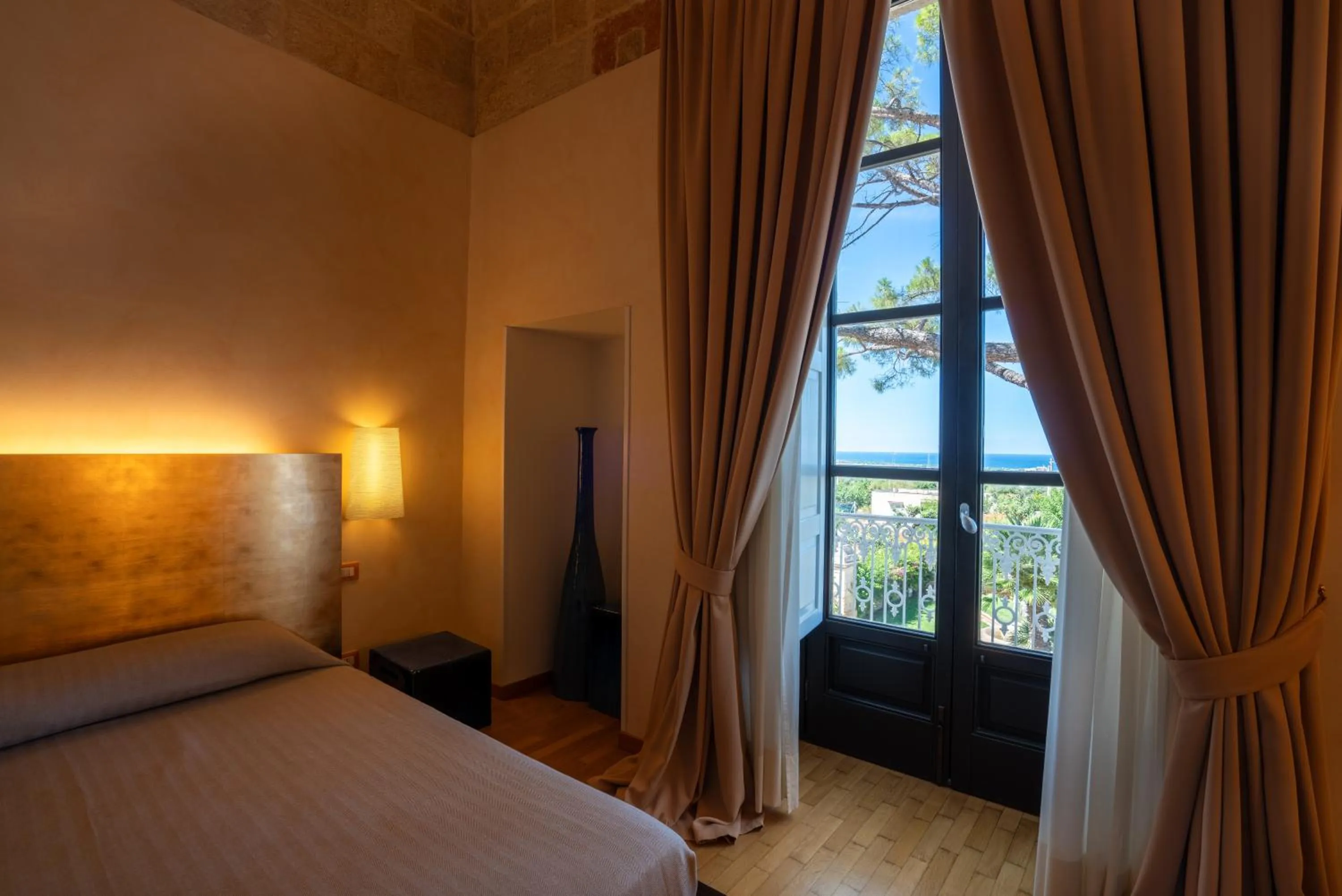 Bed in San Tommaso Hotel