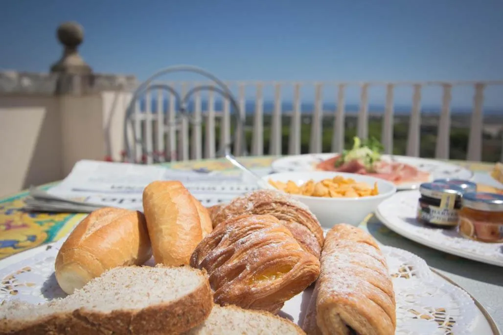 Breakfast in San Tommaso Hotel