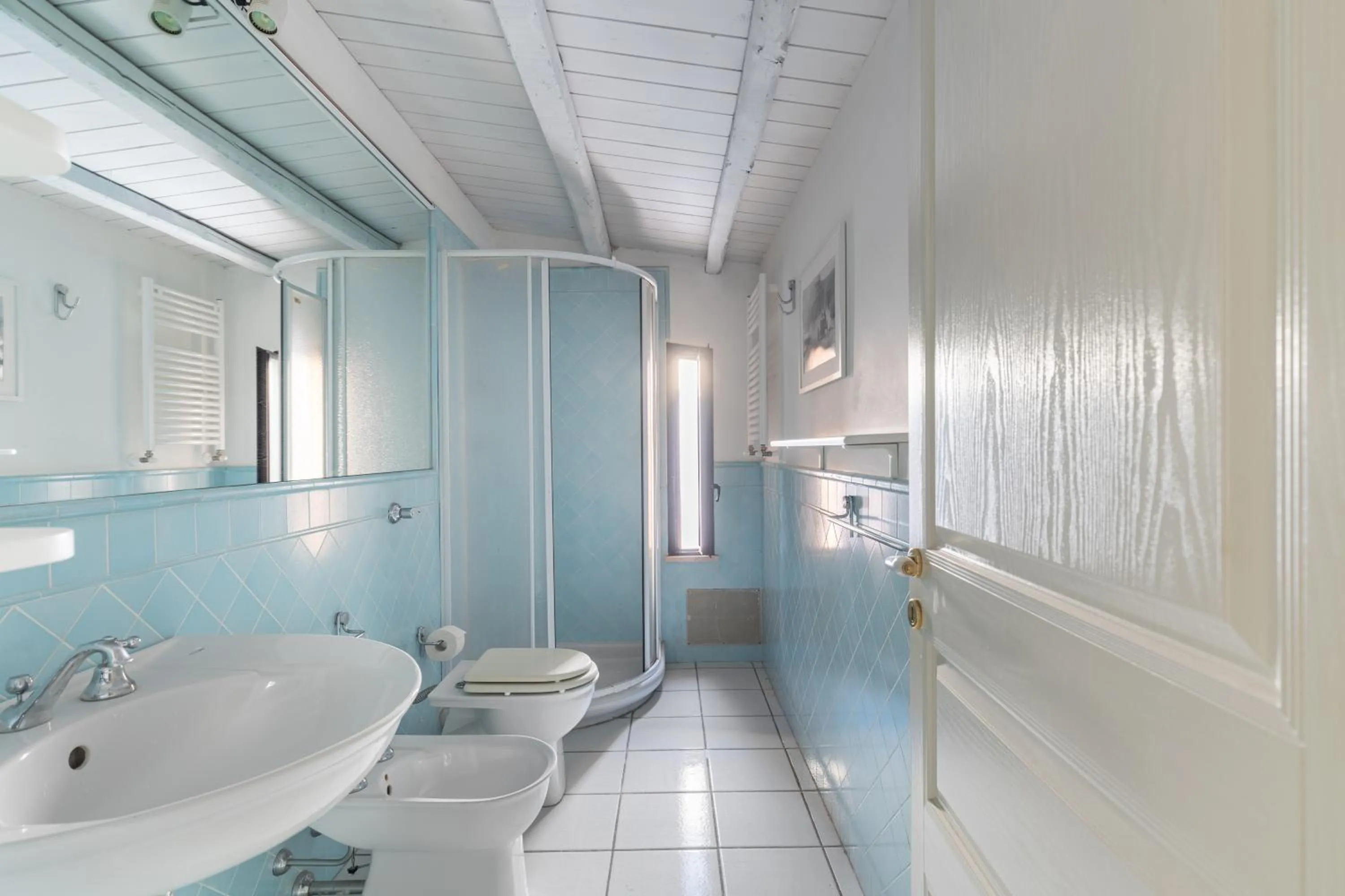 Bathroom in Mondello in Terrazza by DomuSicily