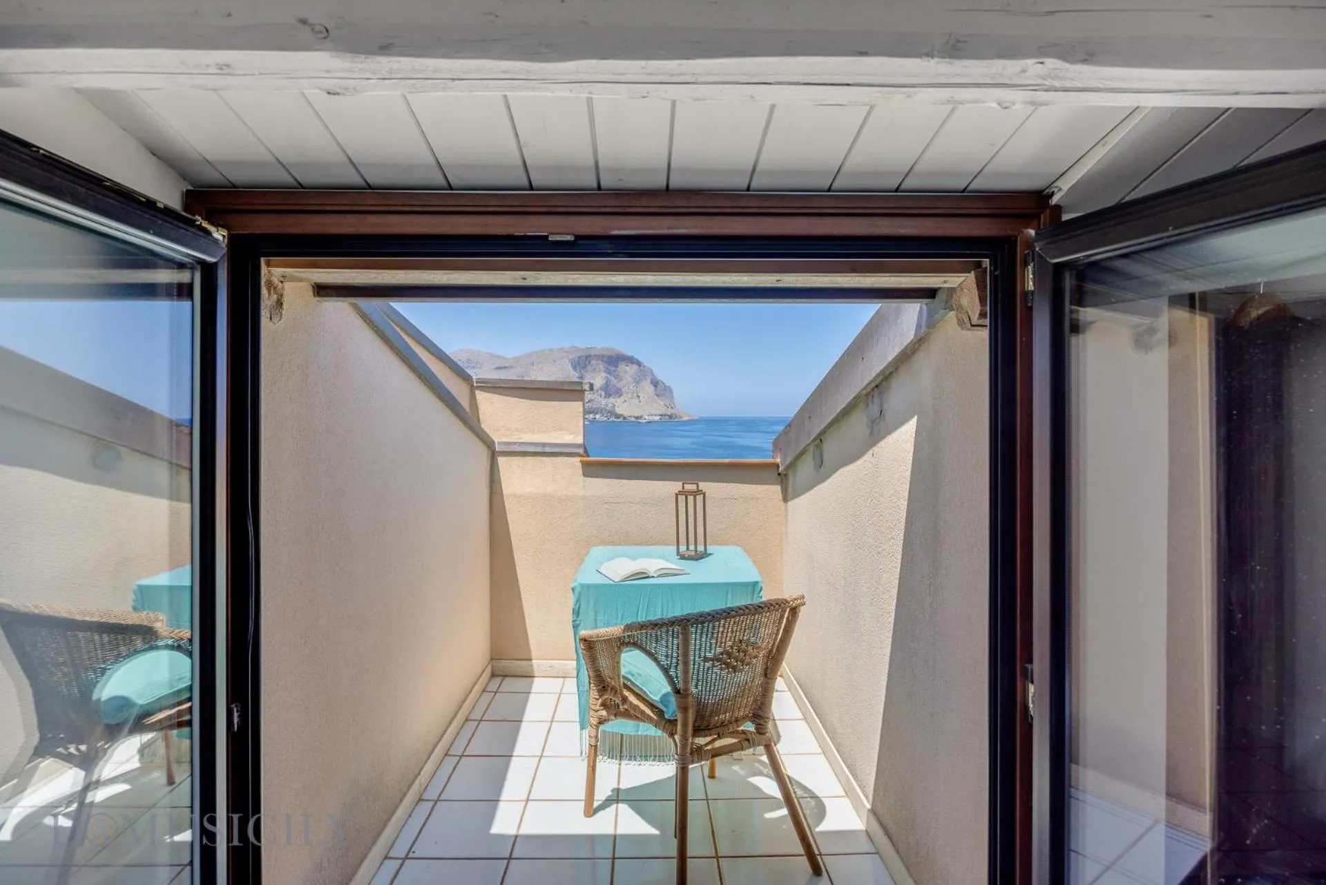 Mondello in Terrazza by DomuSicily