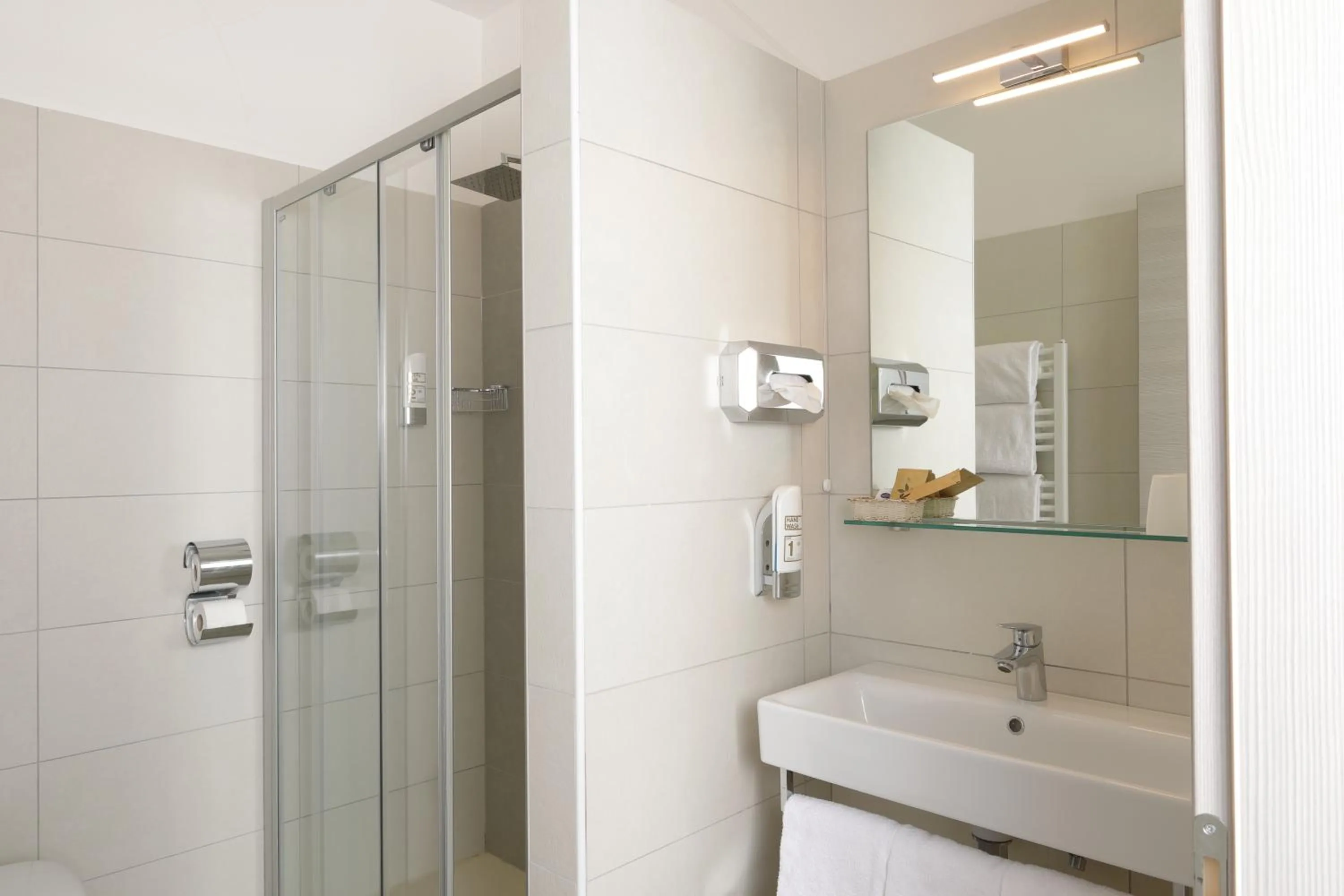 Shower in Eco Hotel Benacus